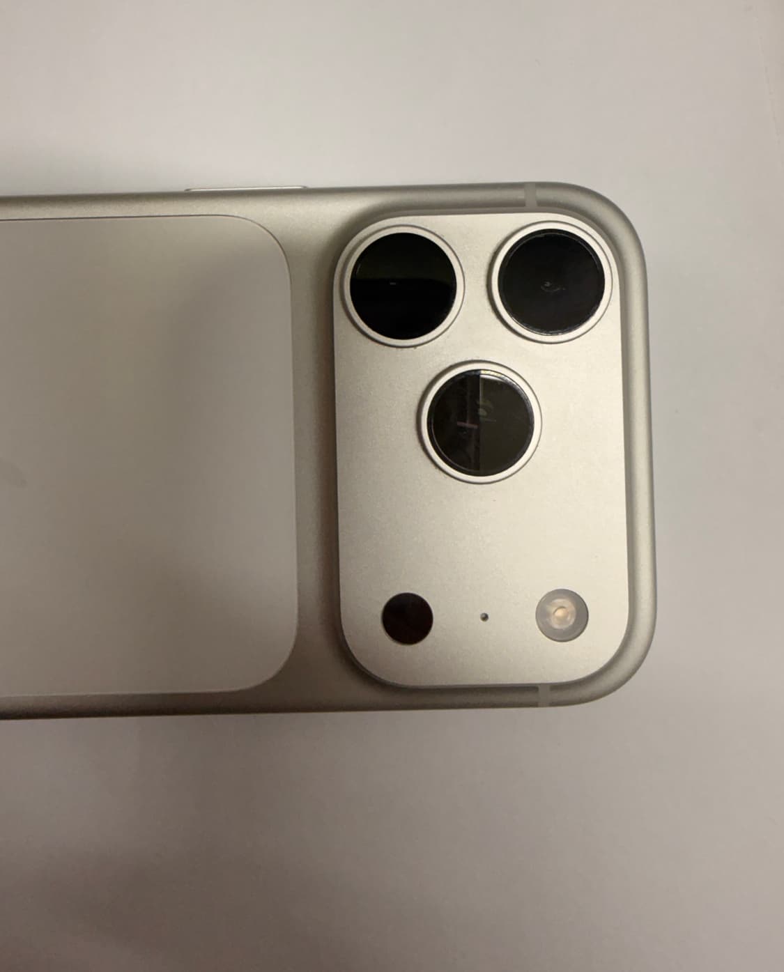 아이폰 17 프로 256GB 실버 자급제 + 애플케어 보증 + 정품 맥세 상품이미지4