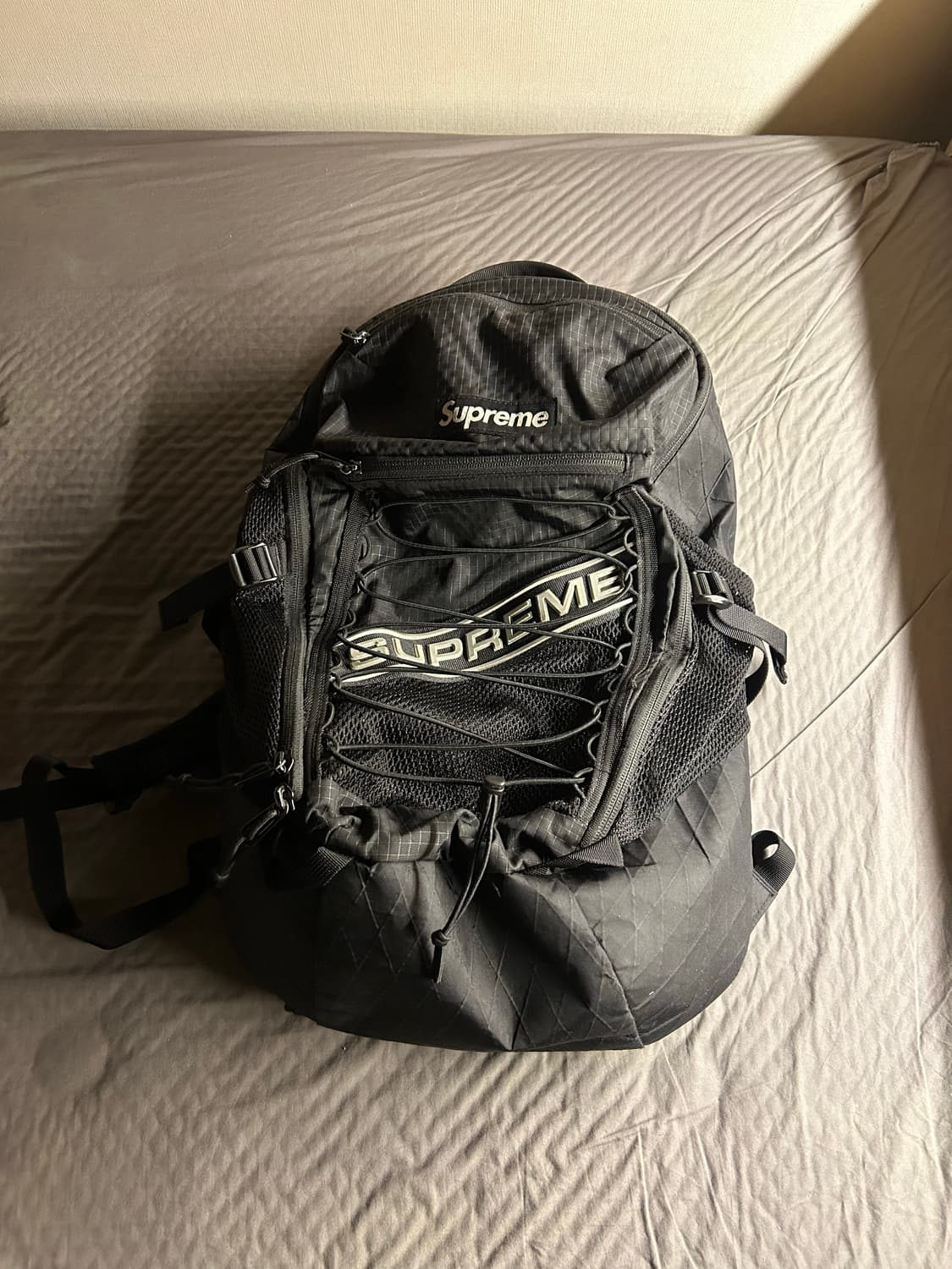 슈프림 백팩 블랙 23FW 상품이미지1