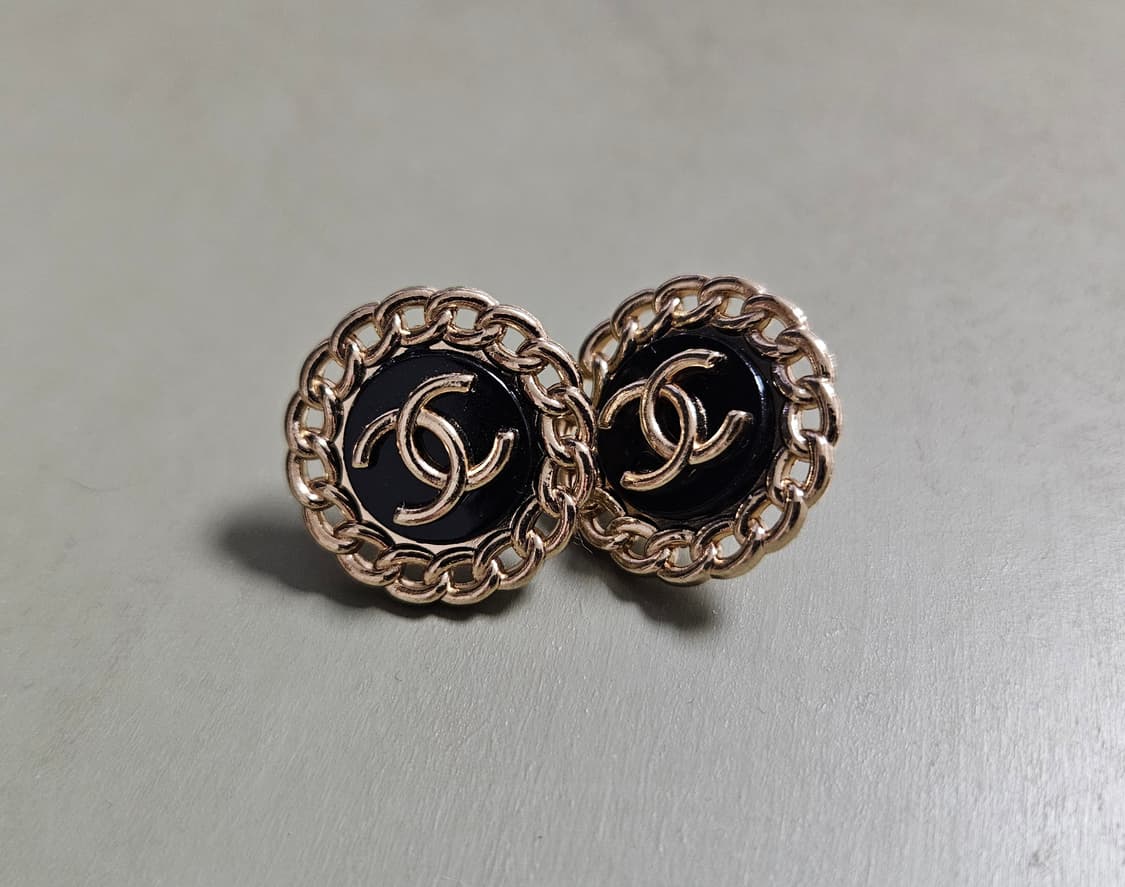 샤넬 cc로고 라운드 단추귀걸이(정식통관된정품로고) 상품이미지5