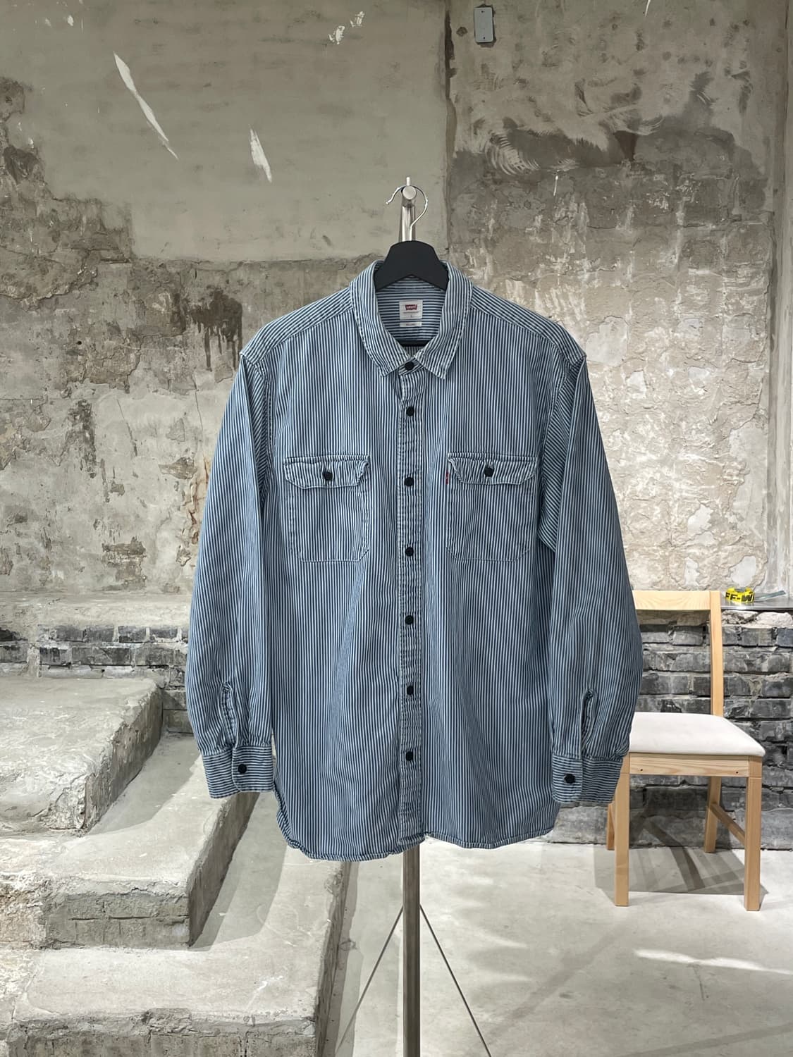 리바이스 레드탭 릴렉스드 트윈 포켓 히코리 셔츠 상품이미지1