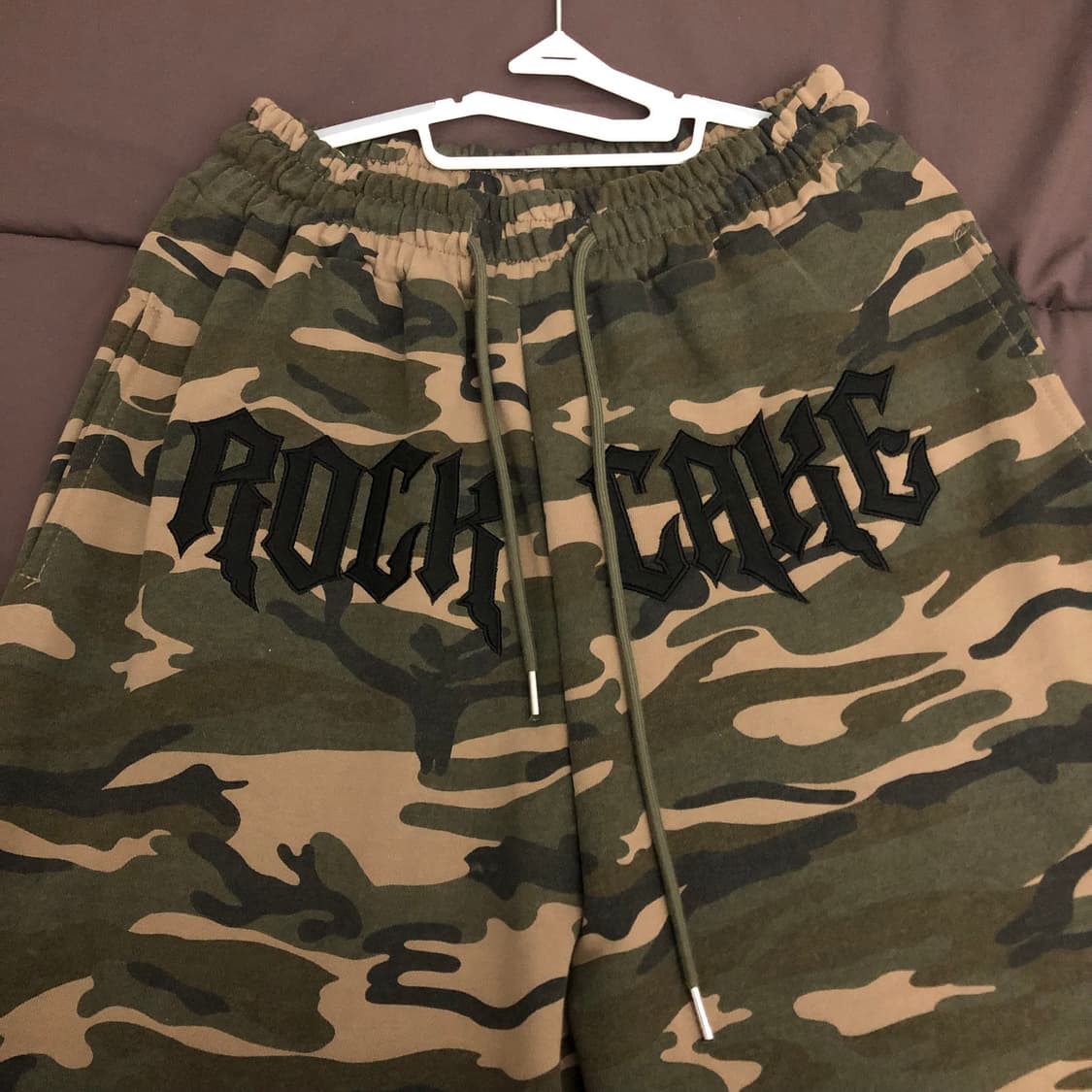 락케이크 camo metal graphics pants - 카키 상품이미지2