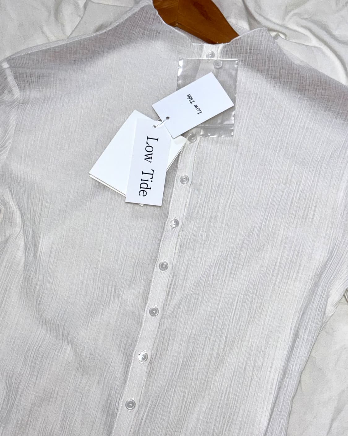 lowtide / PLEATS HALF NECK BUTTON TOP/ 상품이미지4
