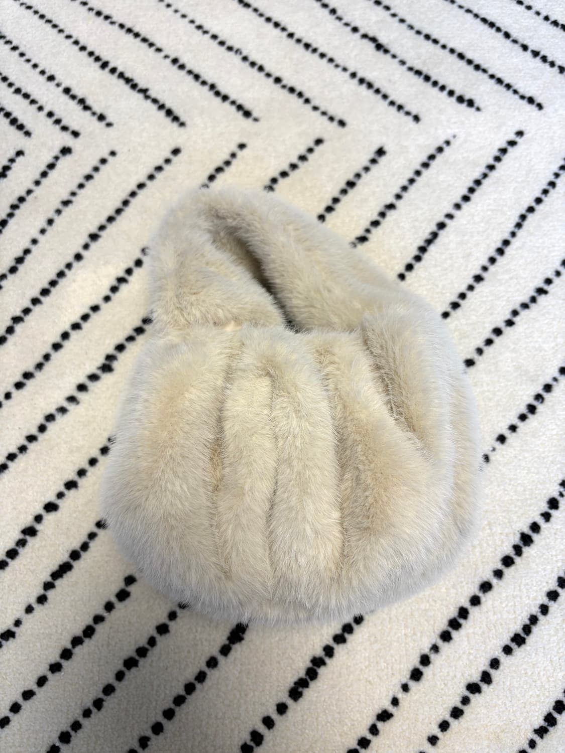 &other stories 앤아더스토리즈 플러피 만두백 상품이미지3