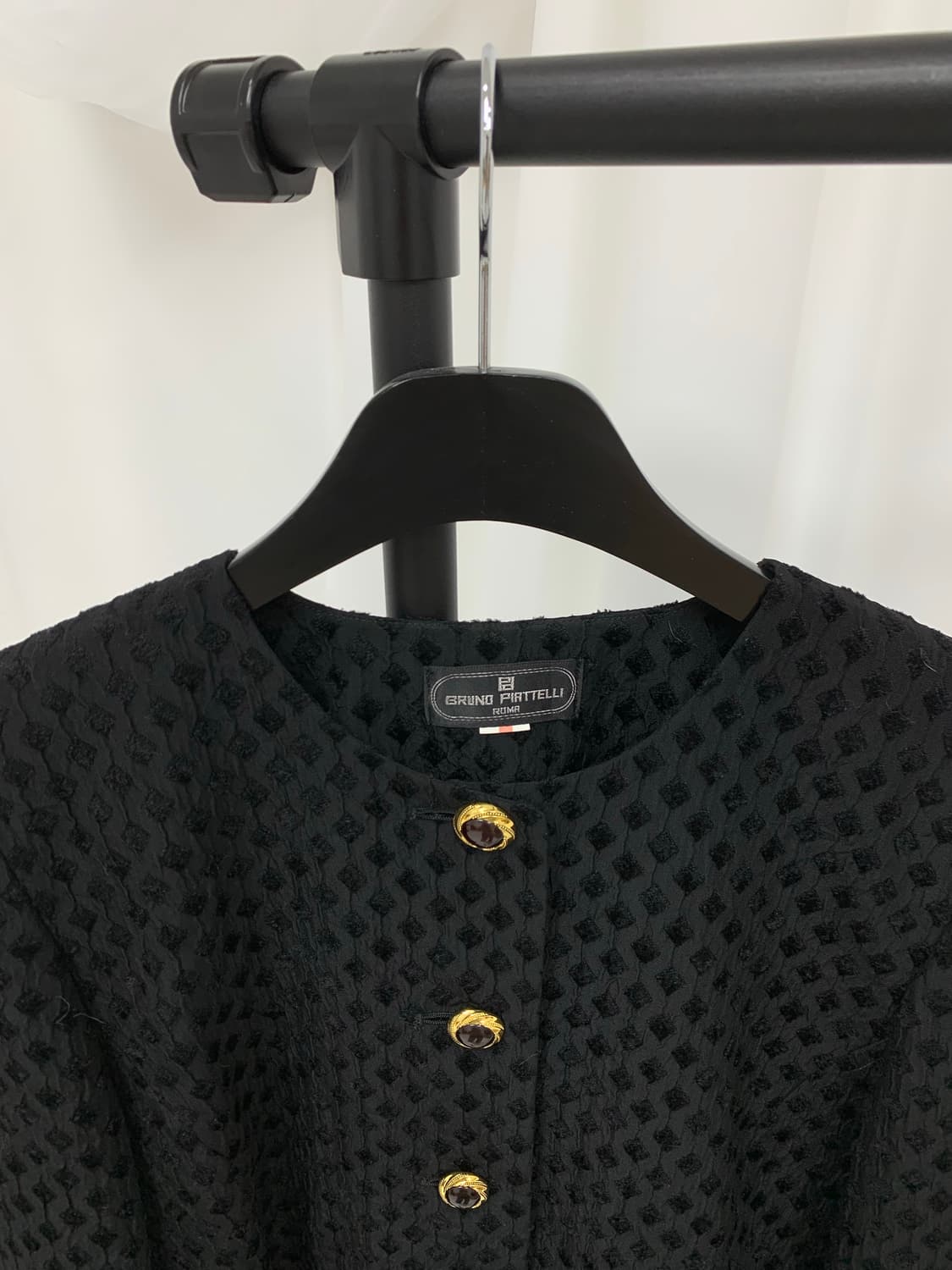 블랙 버튼 포인트 크롭 자켓 상품이미지4