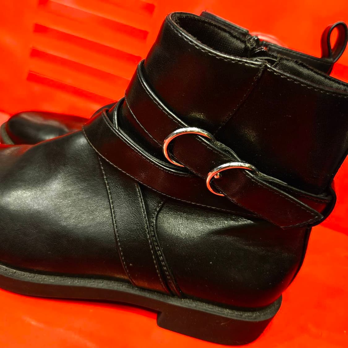 ASOS 스트렙 밴딩 앵클부츠

38size(235-240) 상품이미지2