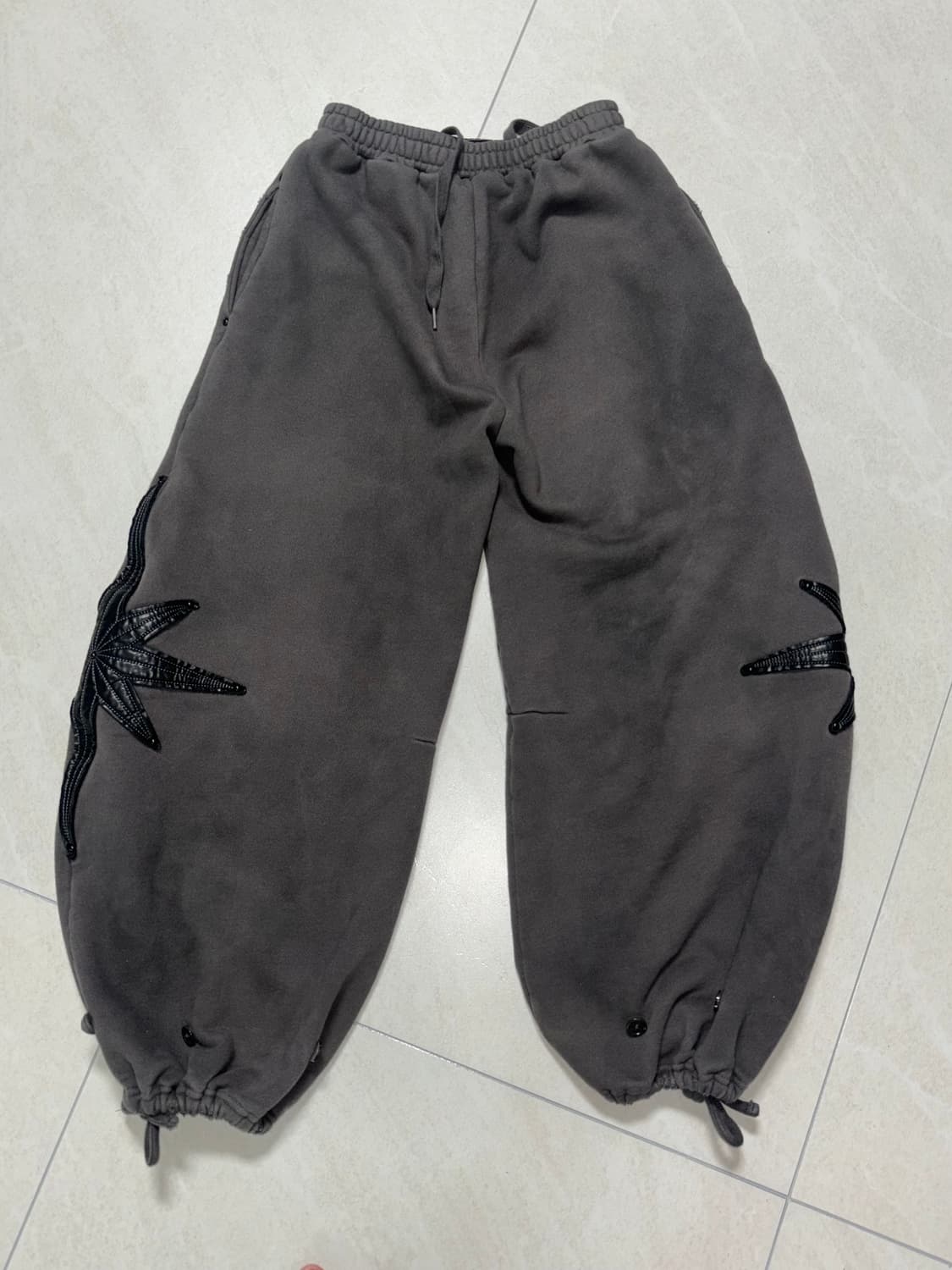 (xxs) 배드블러드 코스모 패치 2 Way 커브드 조거 트라우져 상품이미지3