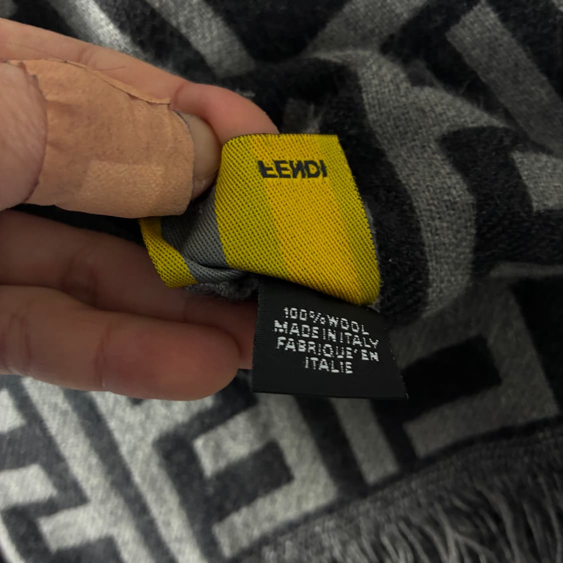 Fendi 펜디 주카 프린지 울 머플러 상품이미지5