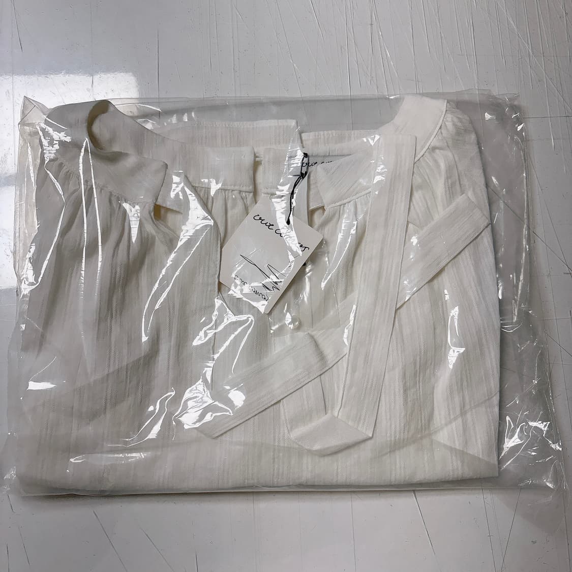 새상품 아워코모스 블라우스 상품이미지5