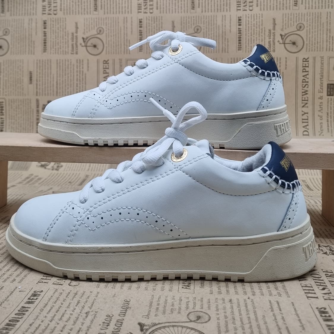 트루릴리젼 레더 여성스니커즈230 상품이미지1