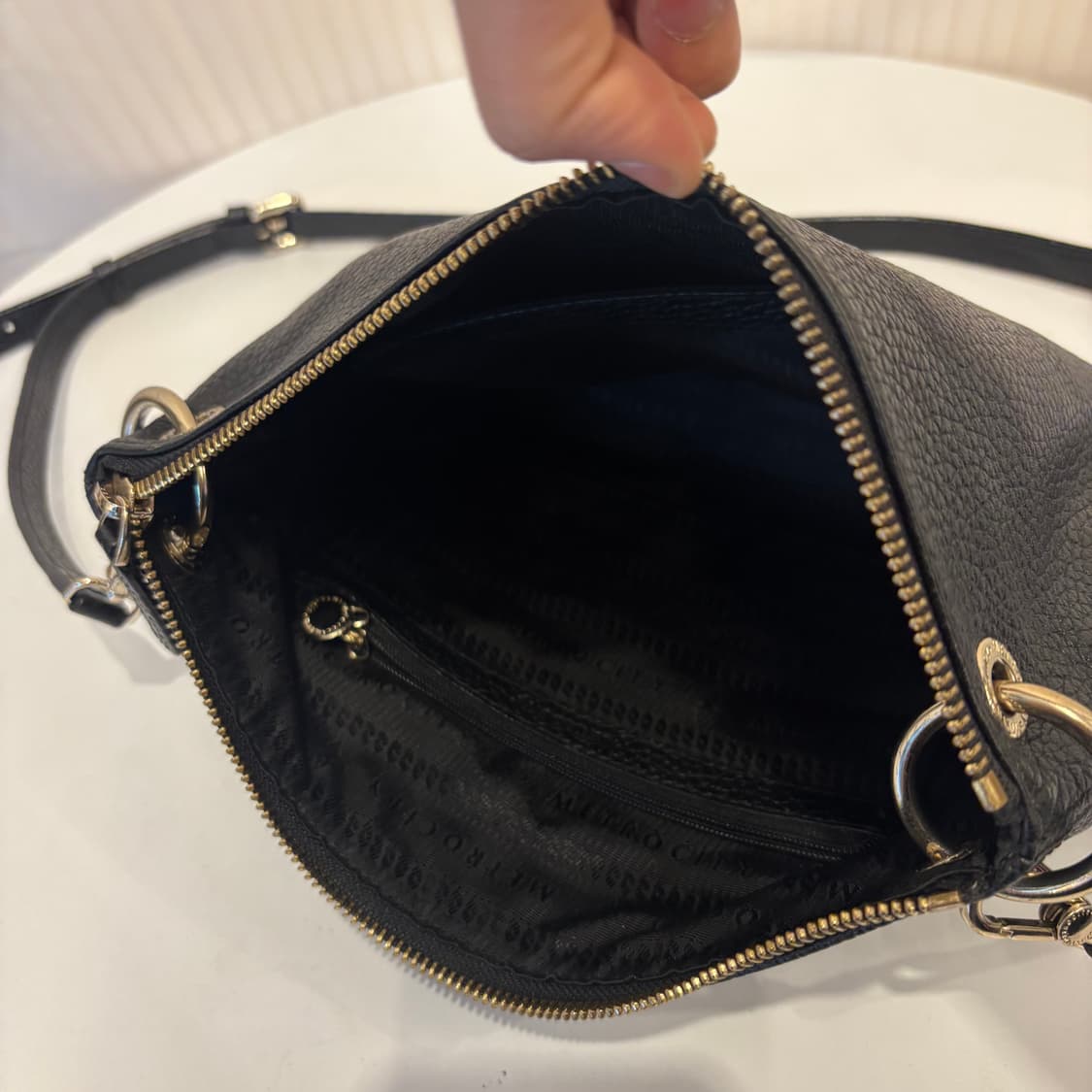 정품 메트로시티 가죽 크로스백     상품이미지10