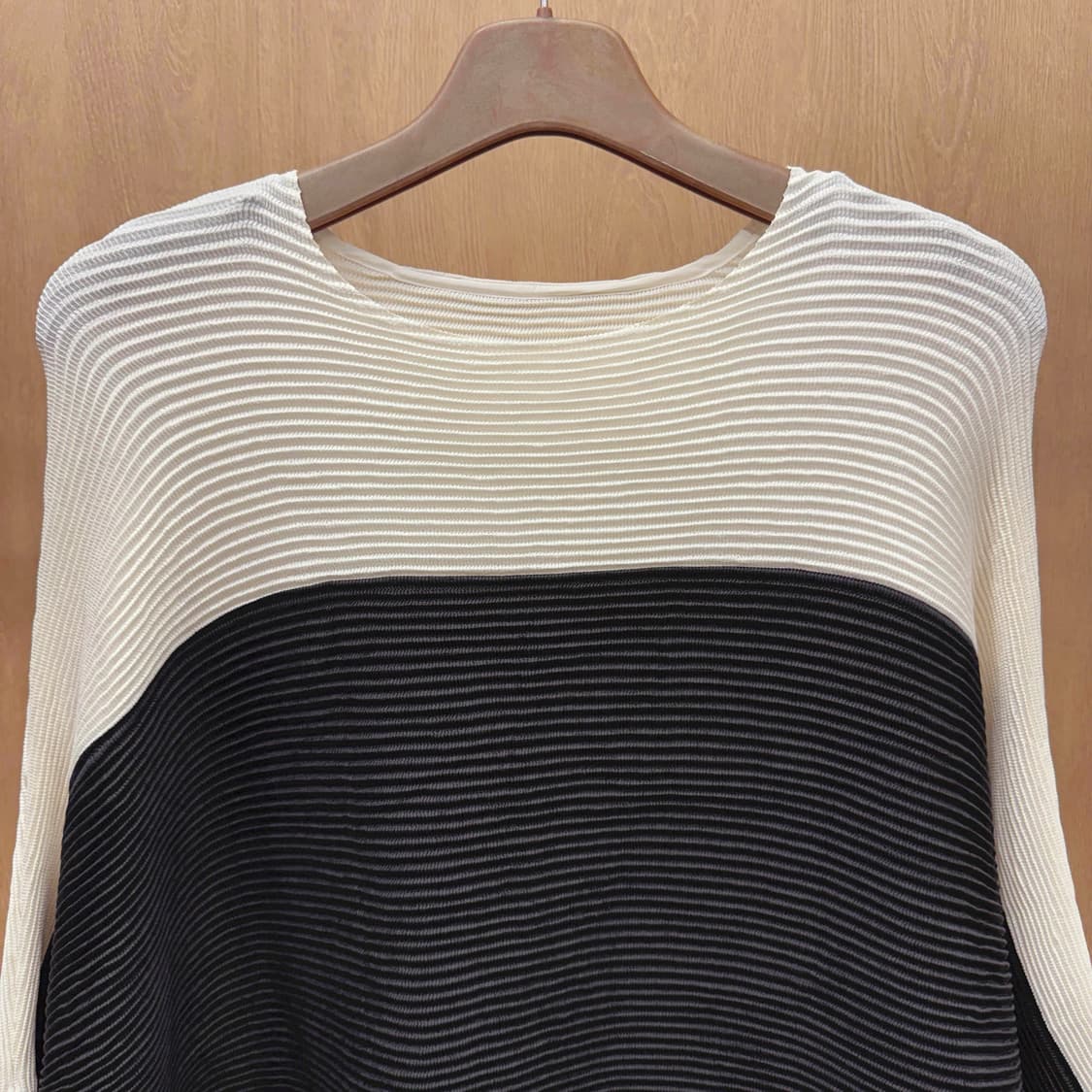 스피치오 플리츠 반팔 티셔츠 배색 디자인 오버핏 블랙 아이보리 상품이미지4