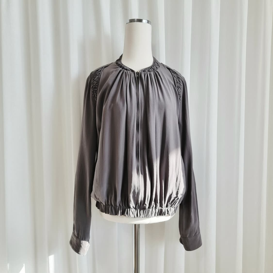 아떼 바네사브루노 실크100% 집업가디건 (55-66/표기36) 상태최상 상품이미지1