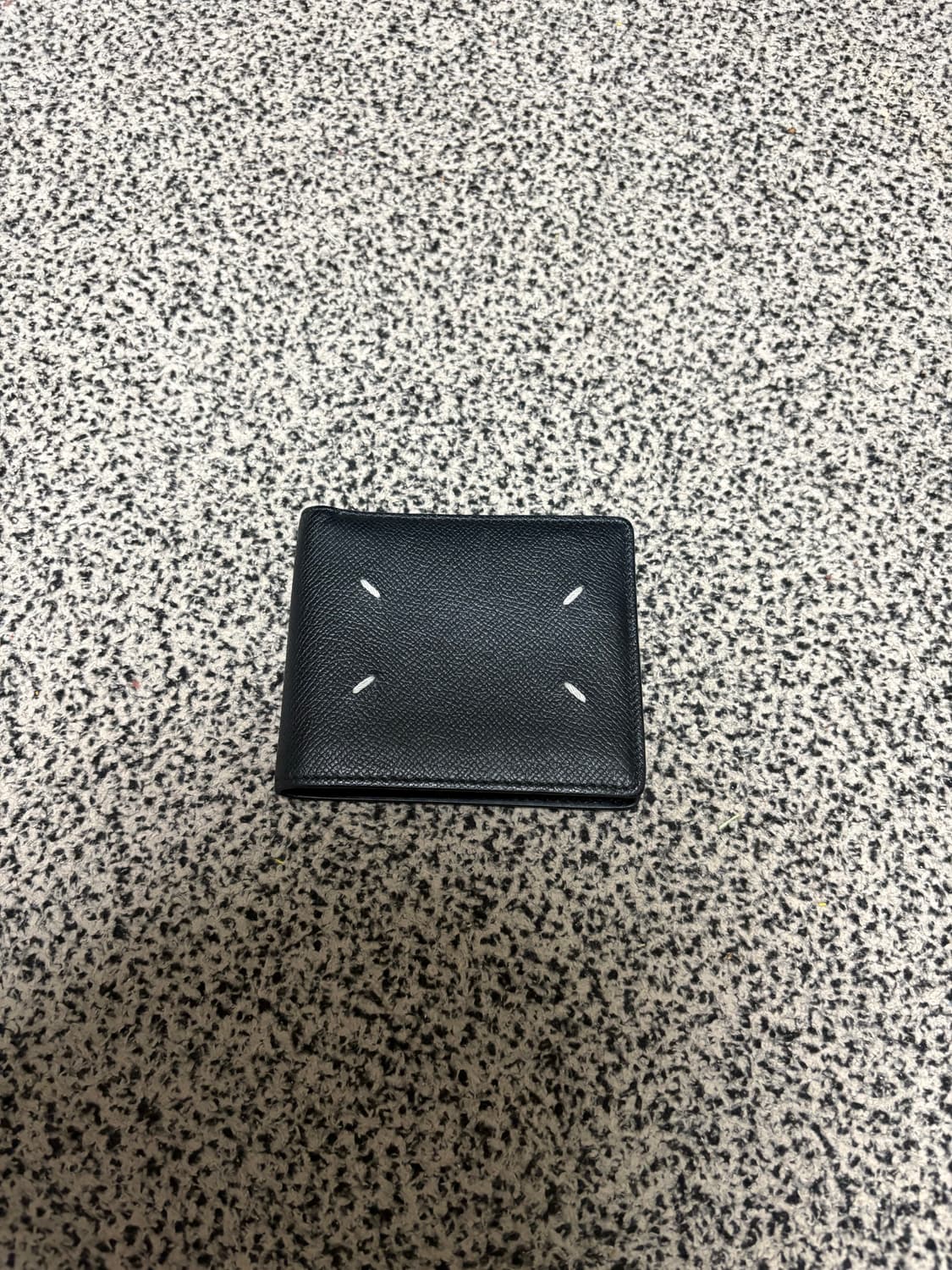 마르지엘라 포 스티치 레더 반지갑 상품이미지1