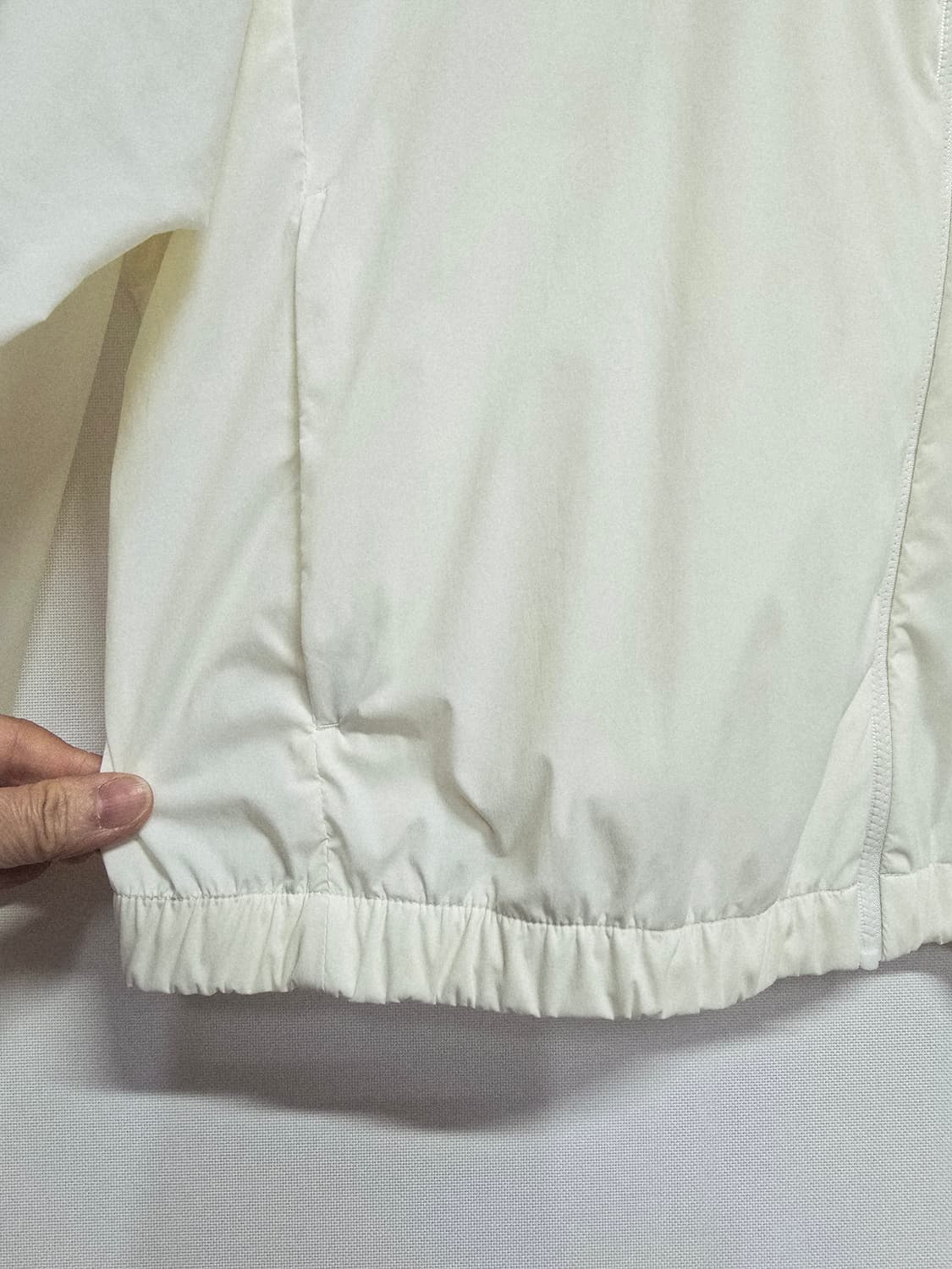 디스커버리 아이보리 크롭 바람막이95 상품이미지3