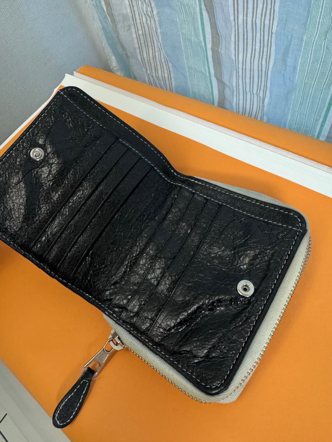 발렌시아가 스트라이프 반지갑 상품이미지5