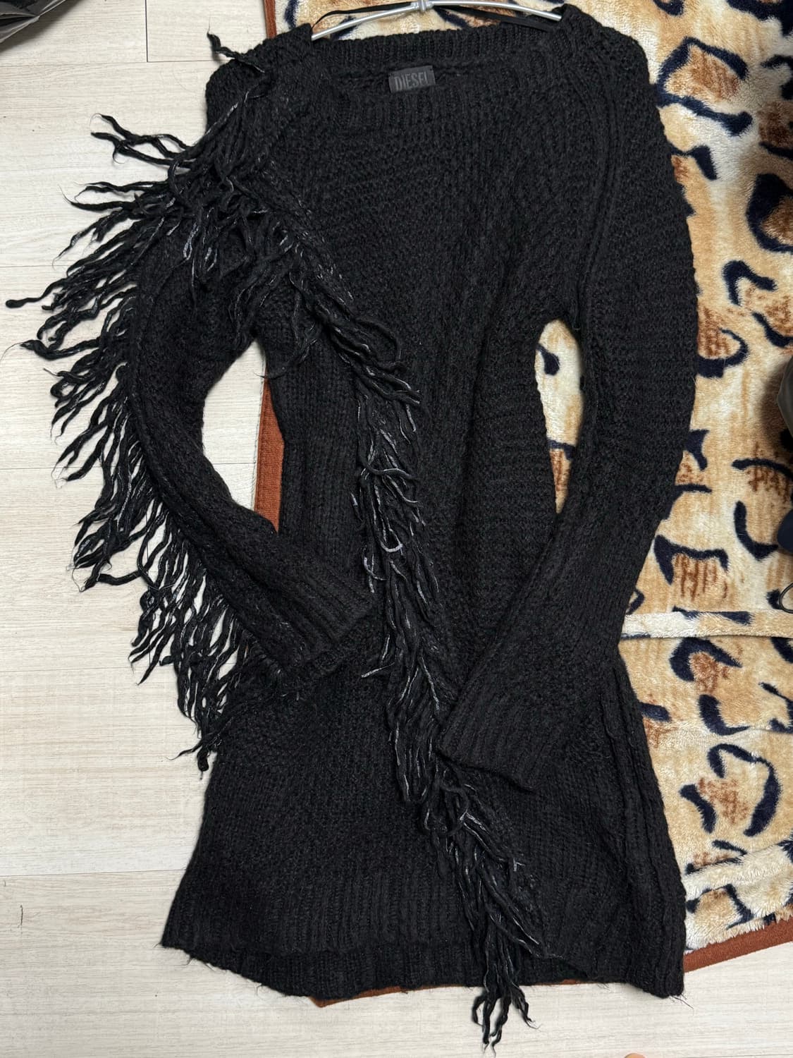 디젤 그런지 사선 테슬 니트 원피스 상품이미지1