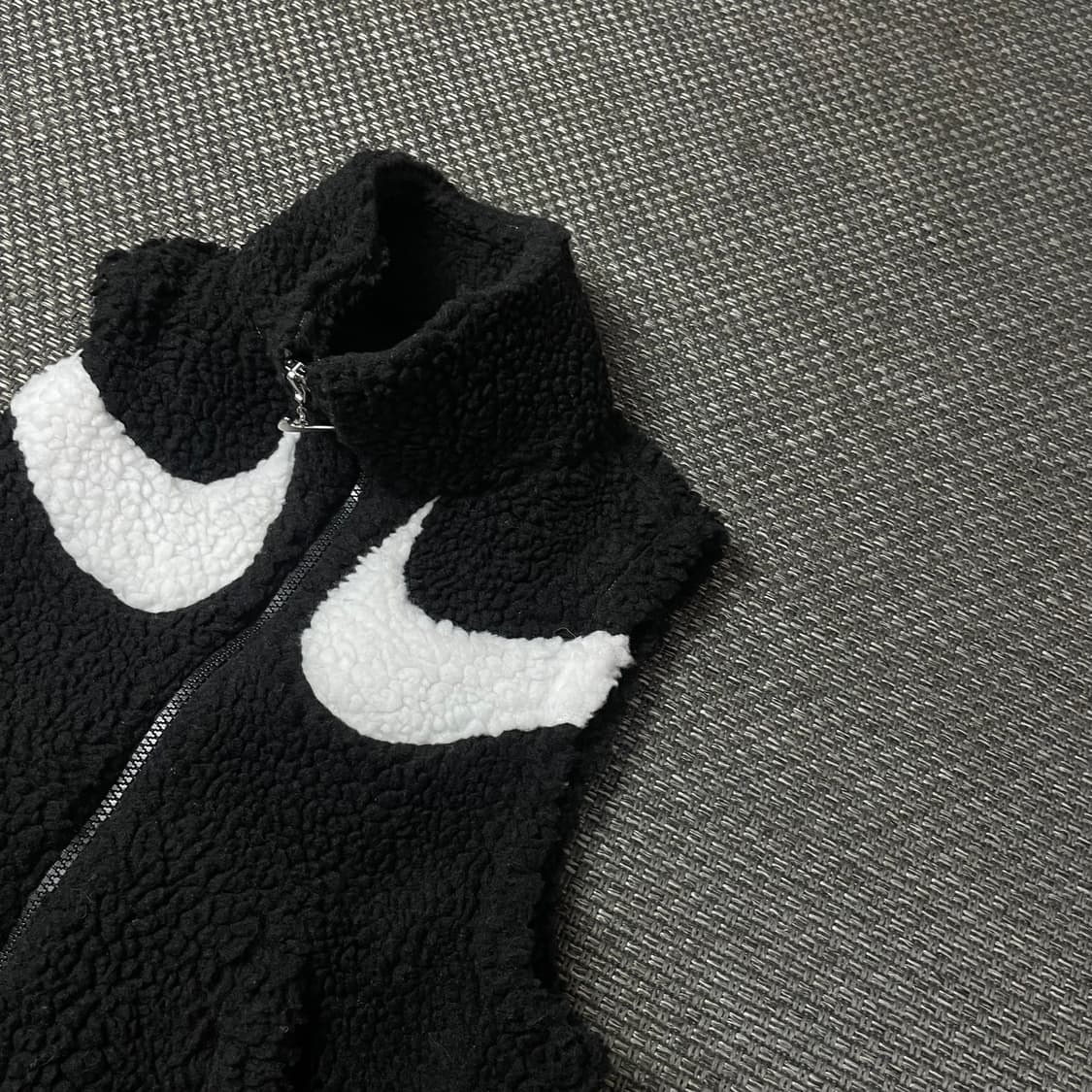 나이키 키즈 블랙 더블 스우시 뽀글이 베스트 XS 상품이미지5