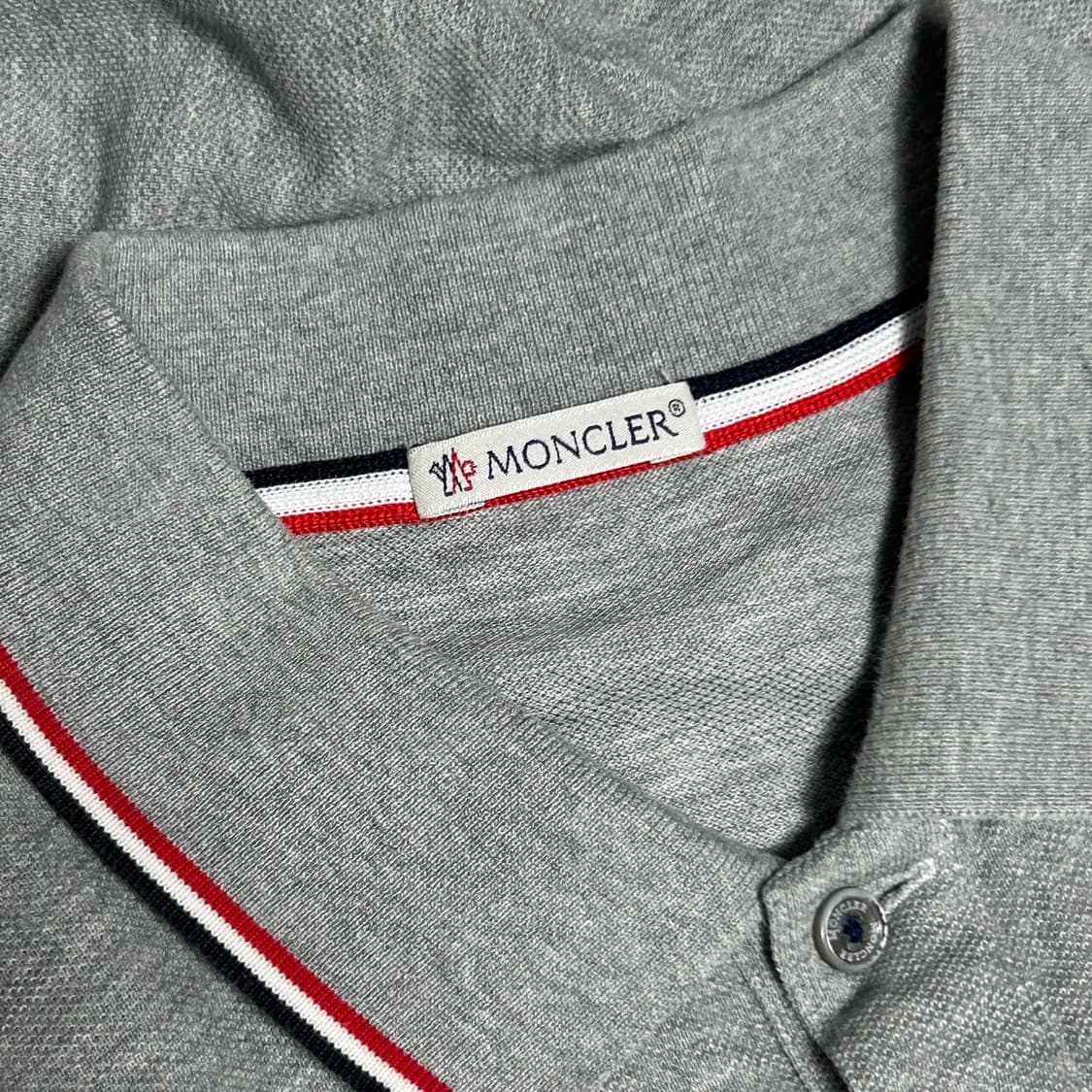 Moncler 로고 피케 폴로 셔츠 반팔티 그레이 상품이미지2