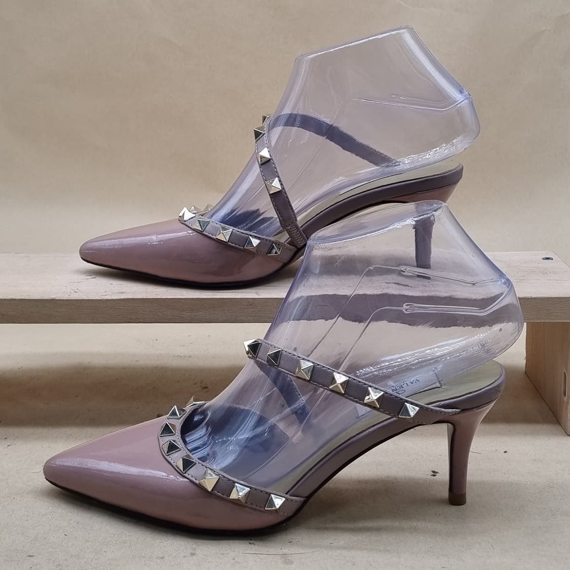 발렌티노 락스터드 뮬샌들34 220 굽7.5 상품이미지1