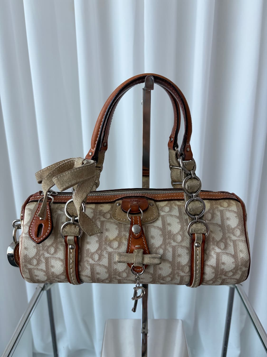 디올 로맨틱 트로터 하트 참 숄더백 상품이미지3