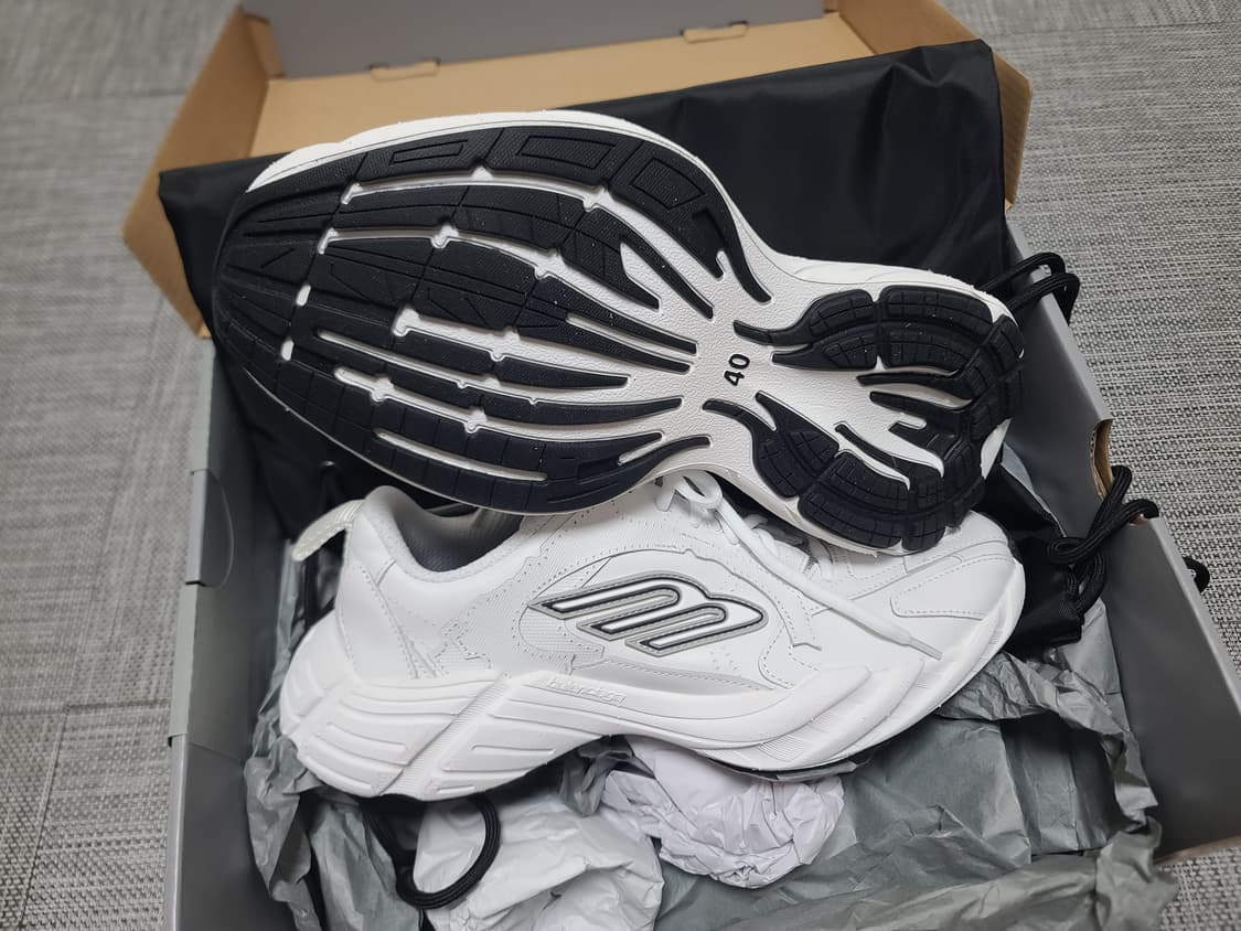 발렌시아가 먼데이스니커즈 화이트 40 새상품 상품이미지2