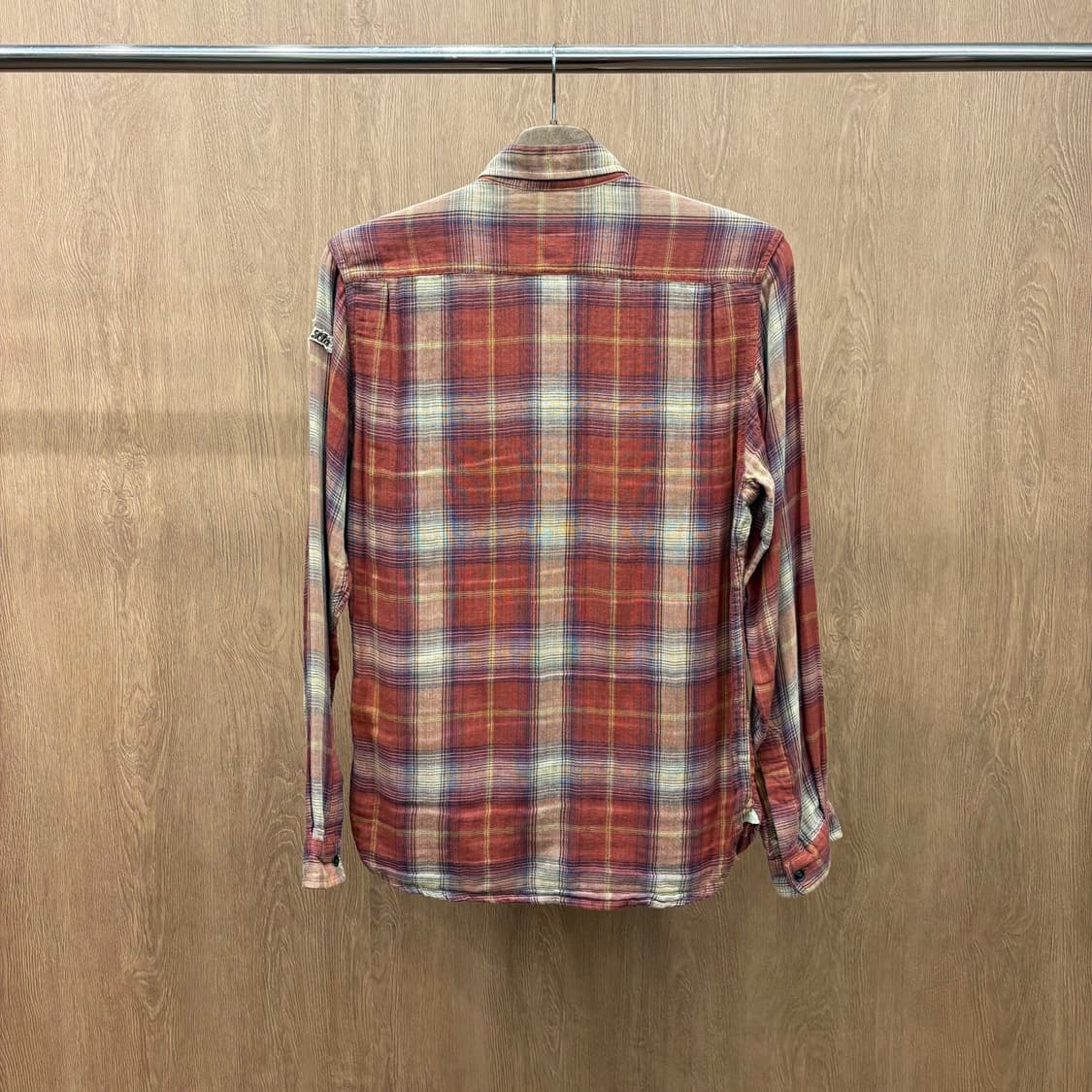 아비렉스 코튼 긴팔 셔츠 버튼 다운 카라 소매 로고 패치 디테일 레드 상품이미지3