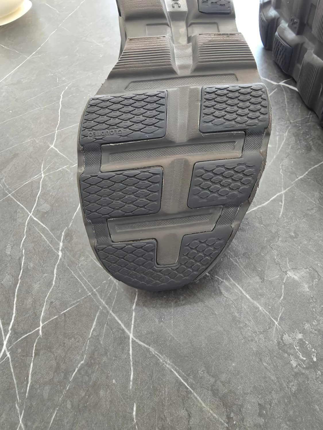 온파프 온러닝 파프 클라우드몬스터 브라운 290 상품이미지4