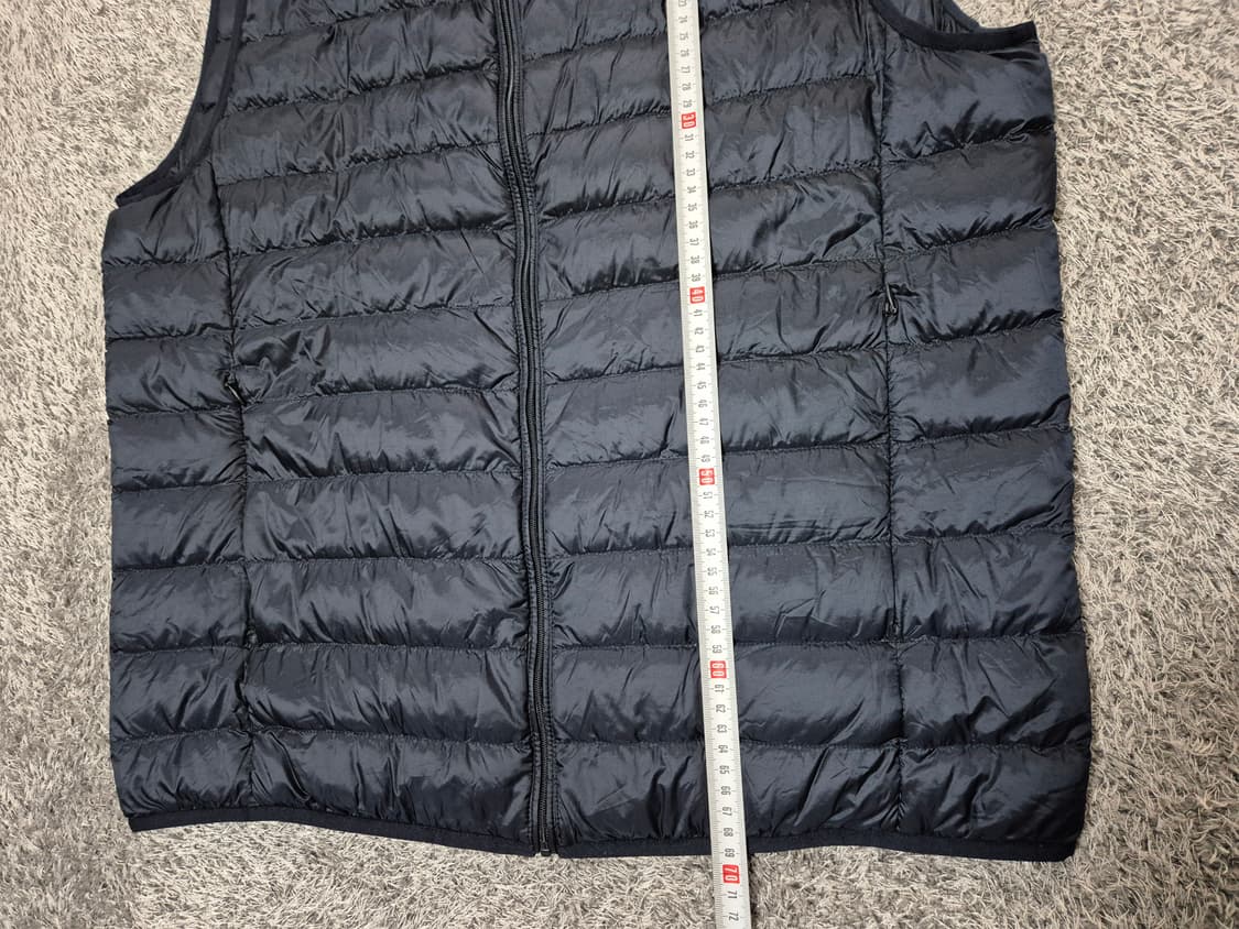 유니클로 남성 경량 다운 패딩 조끼 XL 상품이미지8