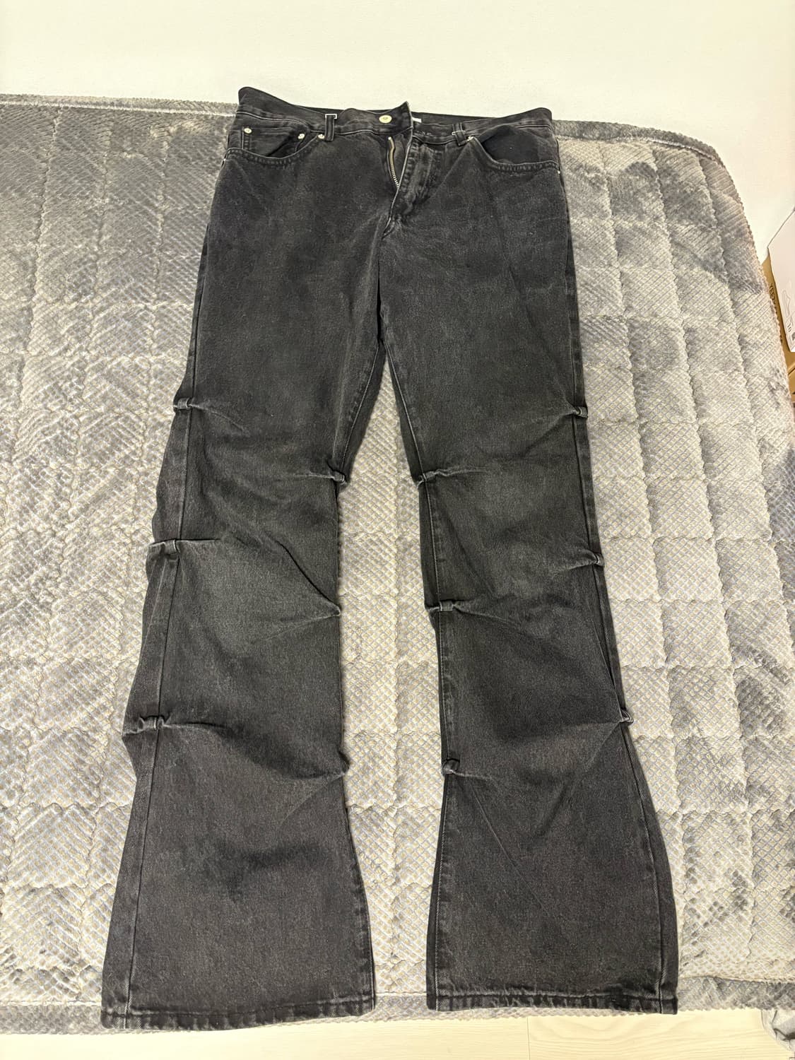 슬로우애시드 얼터네이트 턱 플레어 데님 팬츠 블랙 L사이즈 상품이미지1