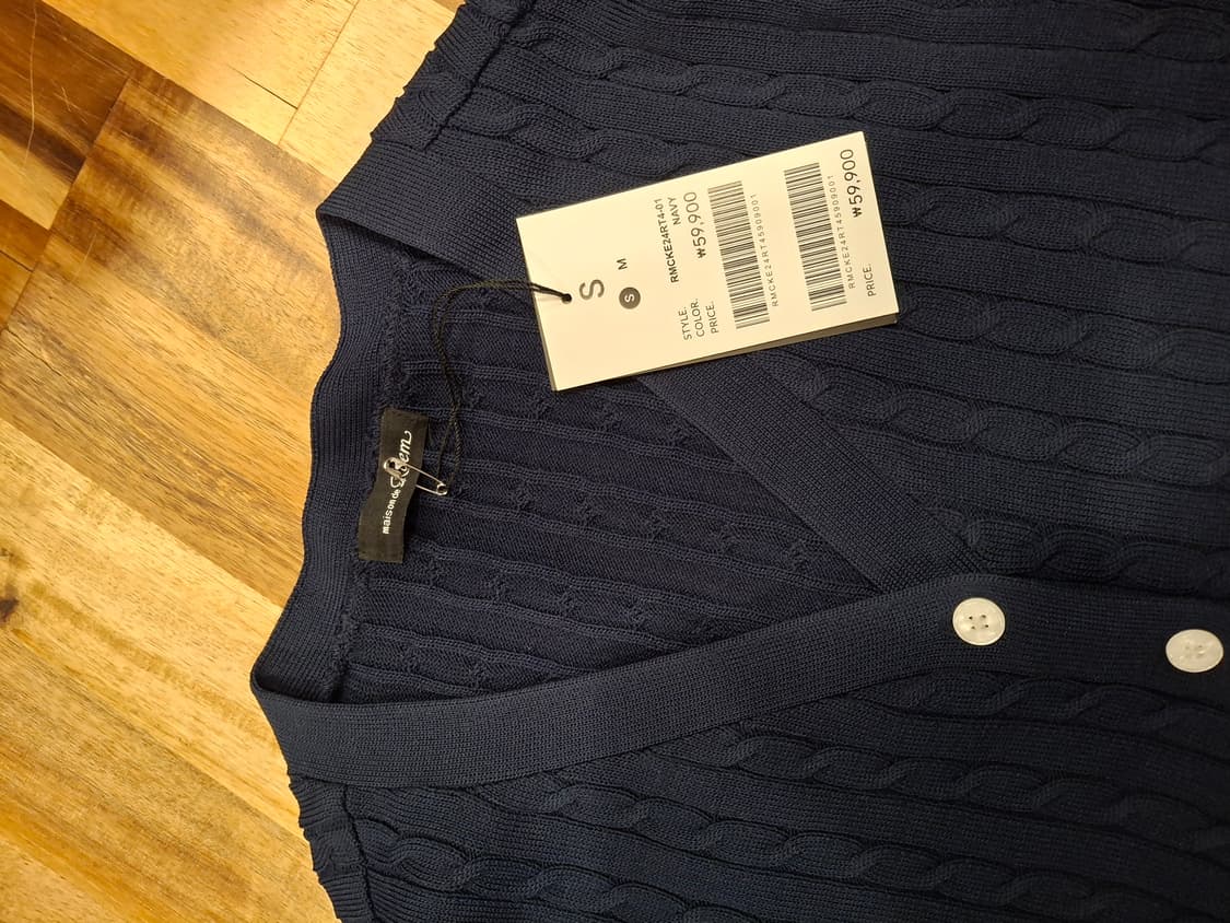 (마지막특가) 로엠 네이비 꽈배기 니트 가디건 
새상품 상품이미지1