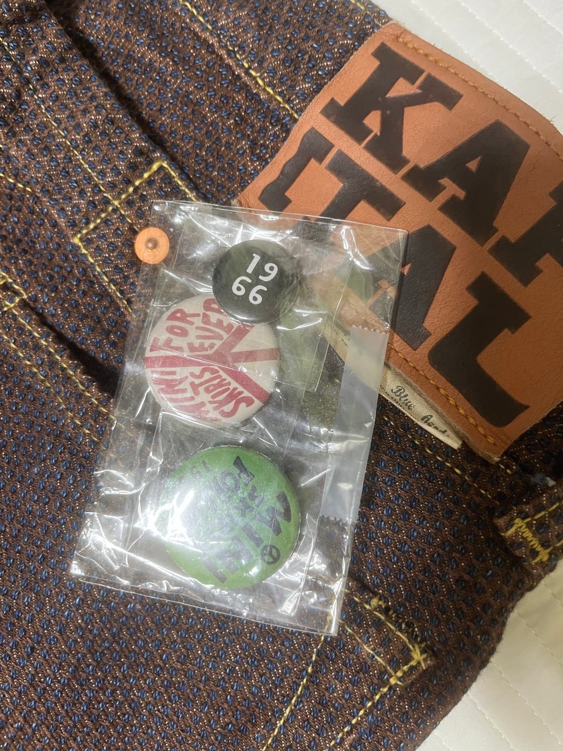 캐피탈 피스 뱃지 상품이미지1