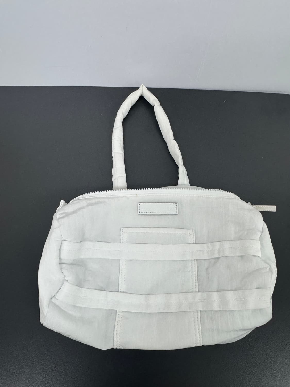 로우클래식 패디드 나일론 백 화이트 상품이미지1