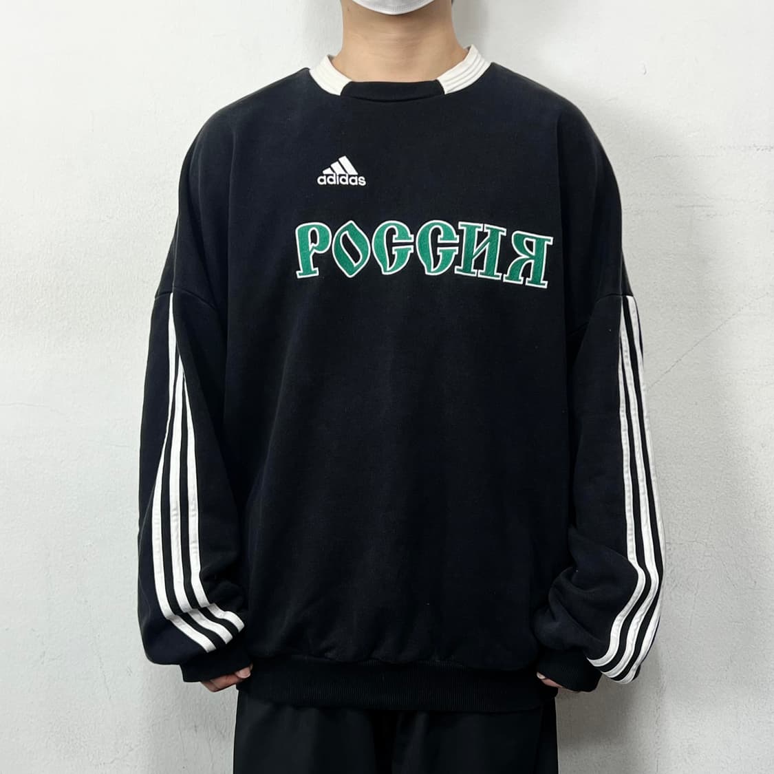 아디다스 x 고샤 오버사이즈 풋볼 맨투맨 상품이미지1