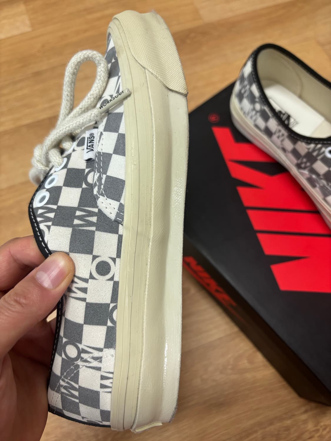 반스 볼트 웍스아웃 어센틱 255 판매합니다 상품이미지3