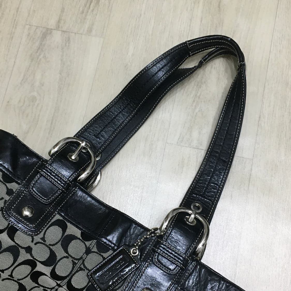 코치 블랙 시그니처 숄더백 상품이미지3