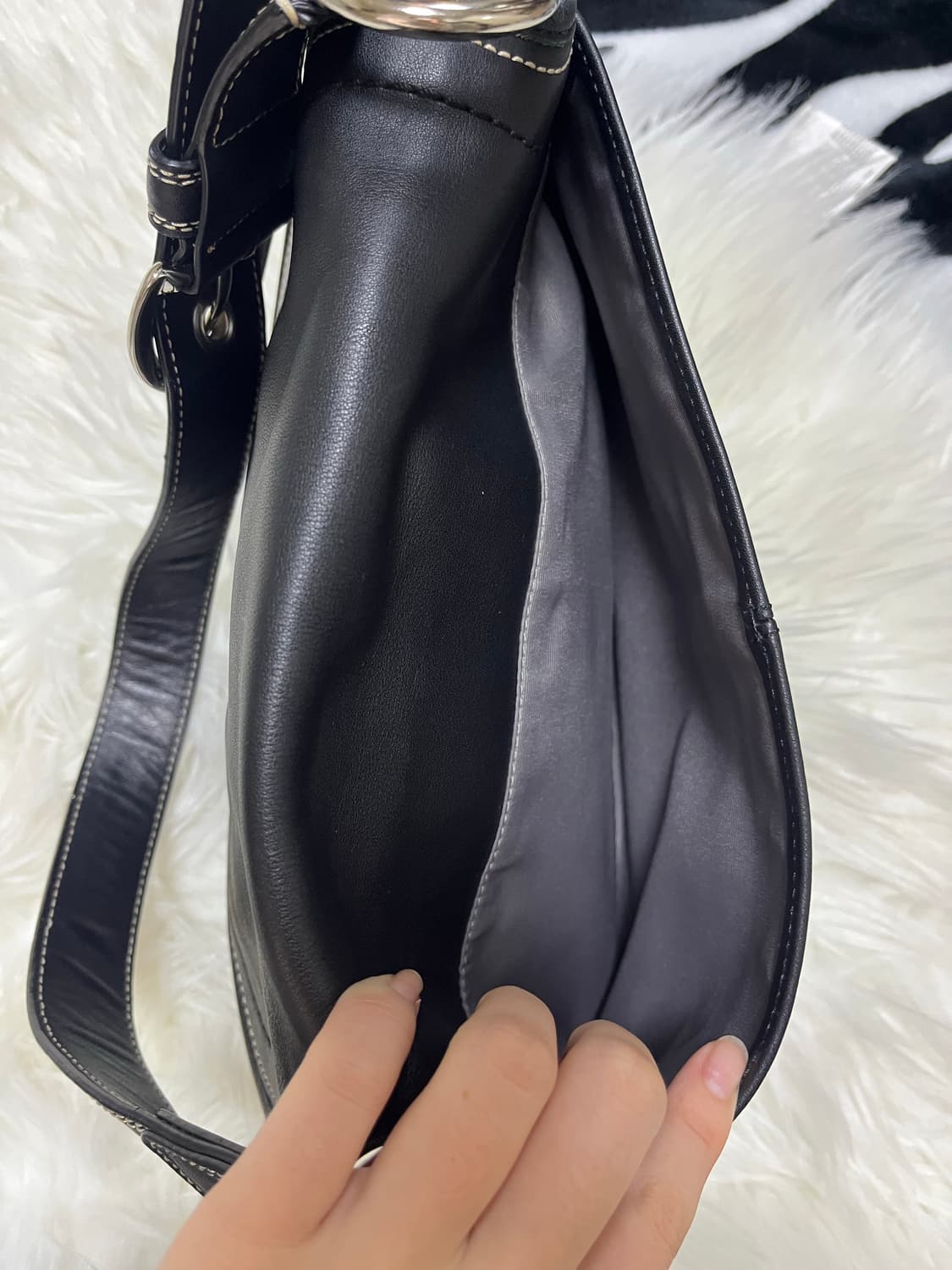 vintage coach black leather shoulder bag 상품이미지8