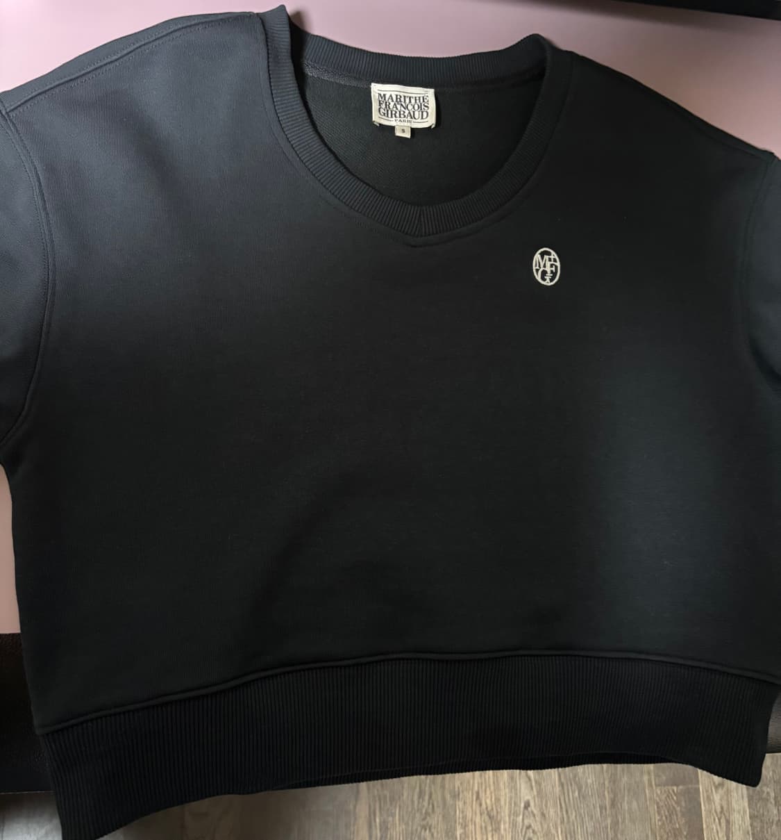 마리떼 프랑소와 저버 크롭 브이넥 맨투맨 팝니다 상품이미지1