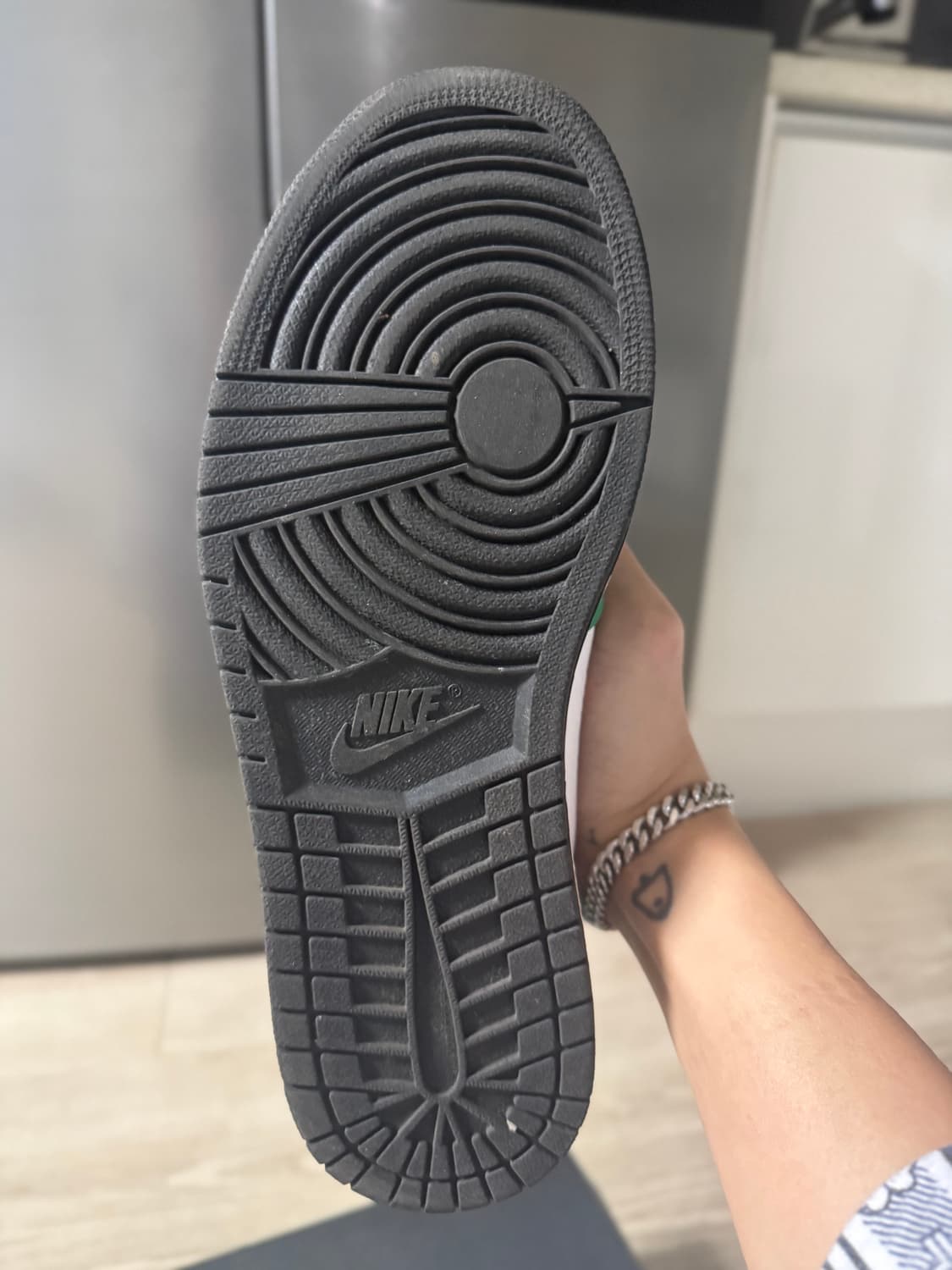 나이키 에어 조던 1 레트로 하이 OG 럭키 그린 290 상품이미지4