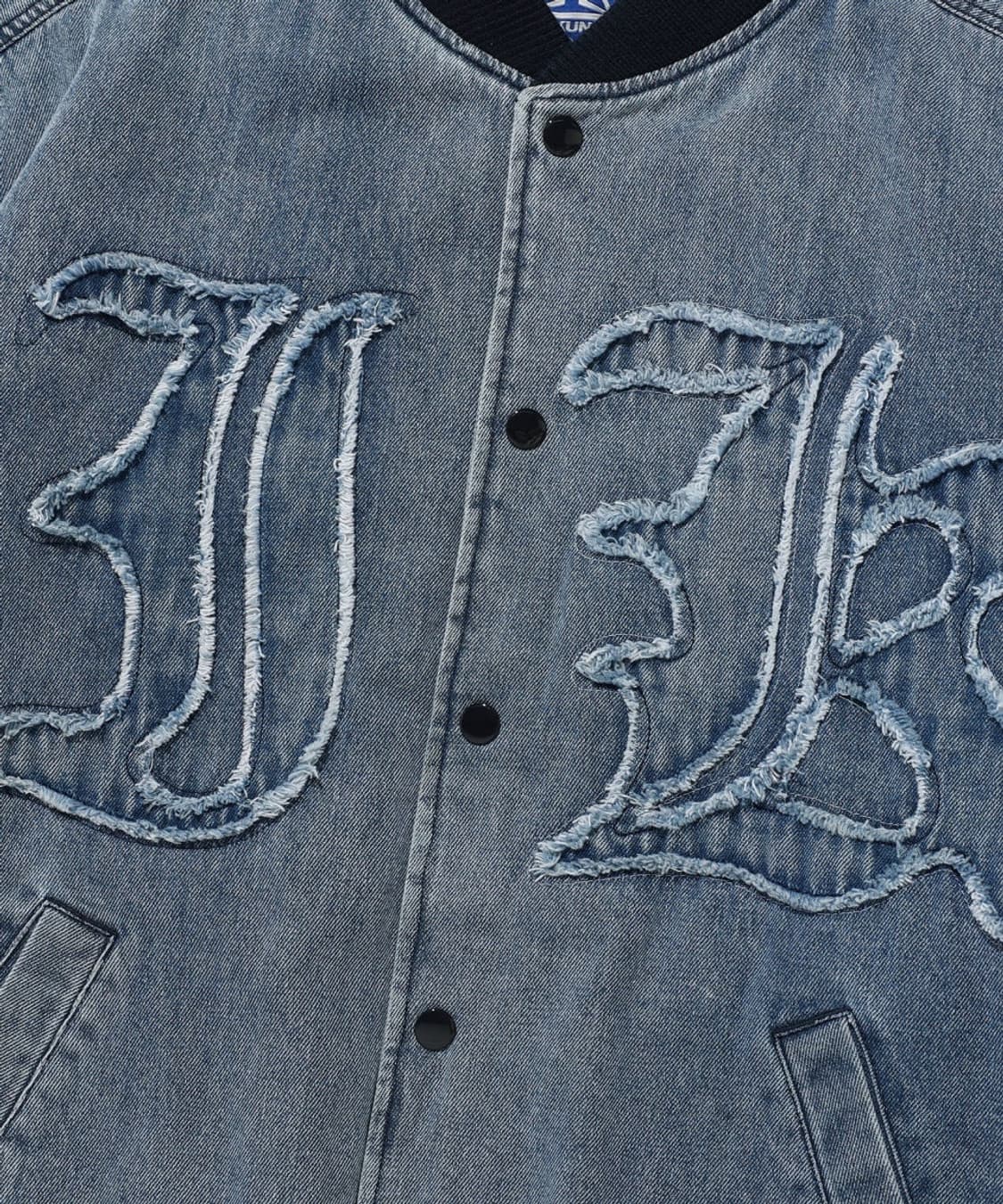 이스트쿤스트 데님 바시티 L 홍은채 착용 상품이미지3