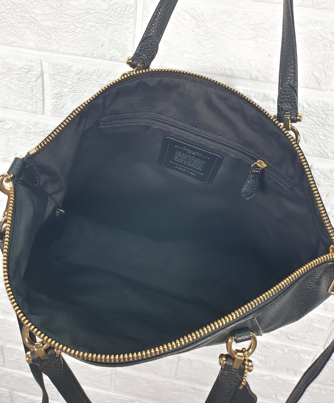 코치 프레리 사첼백 블랙 페블 레더(79997) 상품이미지9