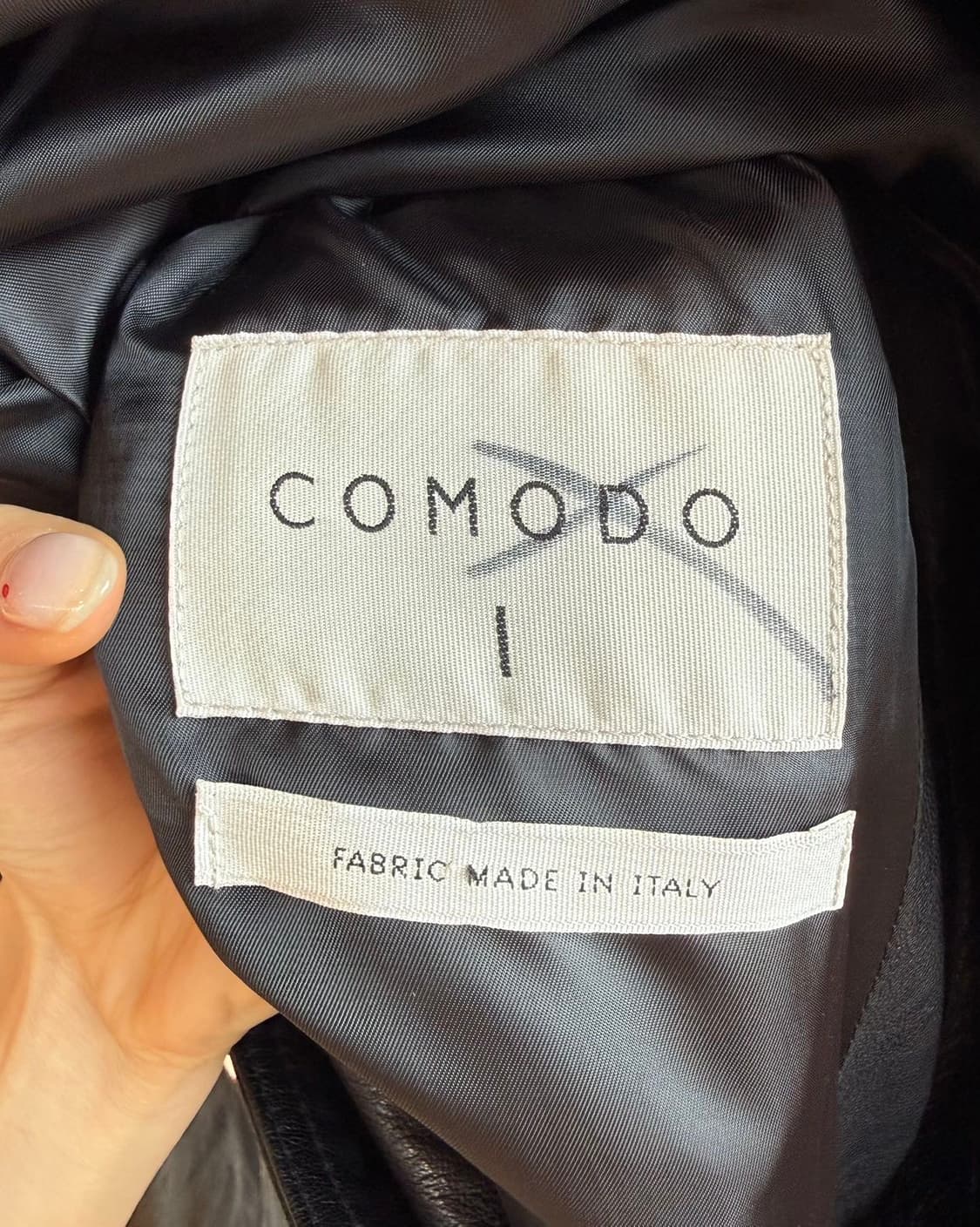 코모도 블랙 바코드 프린팅 쉽스킨 자켓  상품이미지8