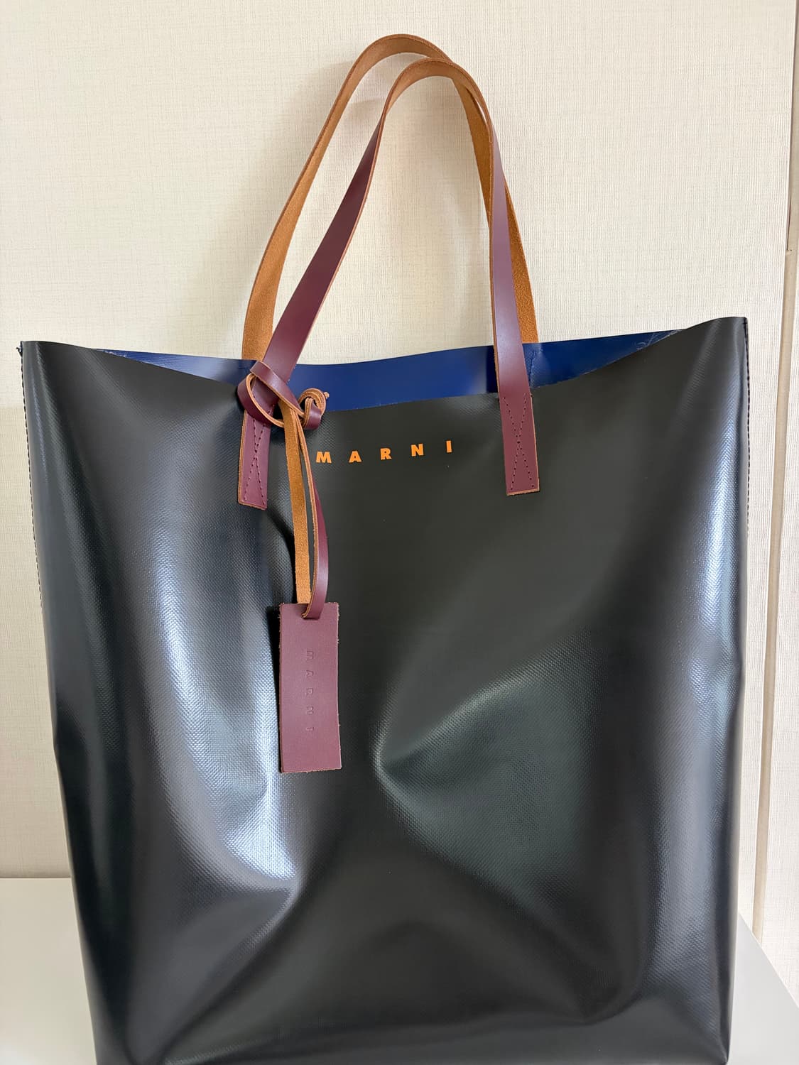 마르니 투톤 토트백 블랙/블루 상품이미지3