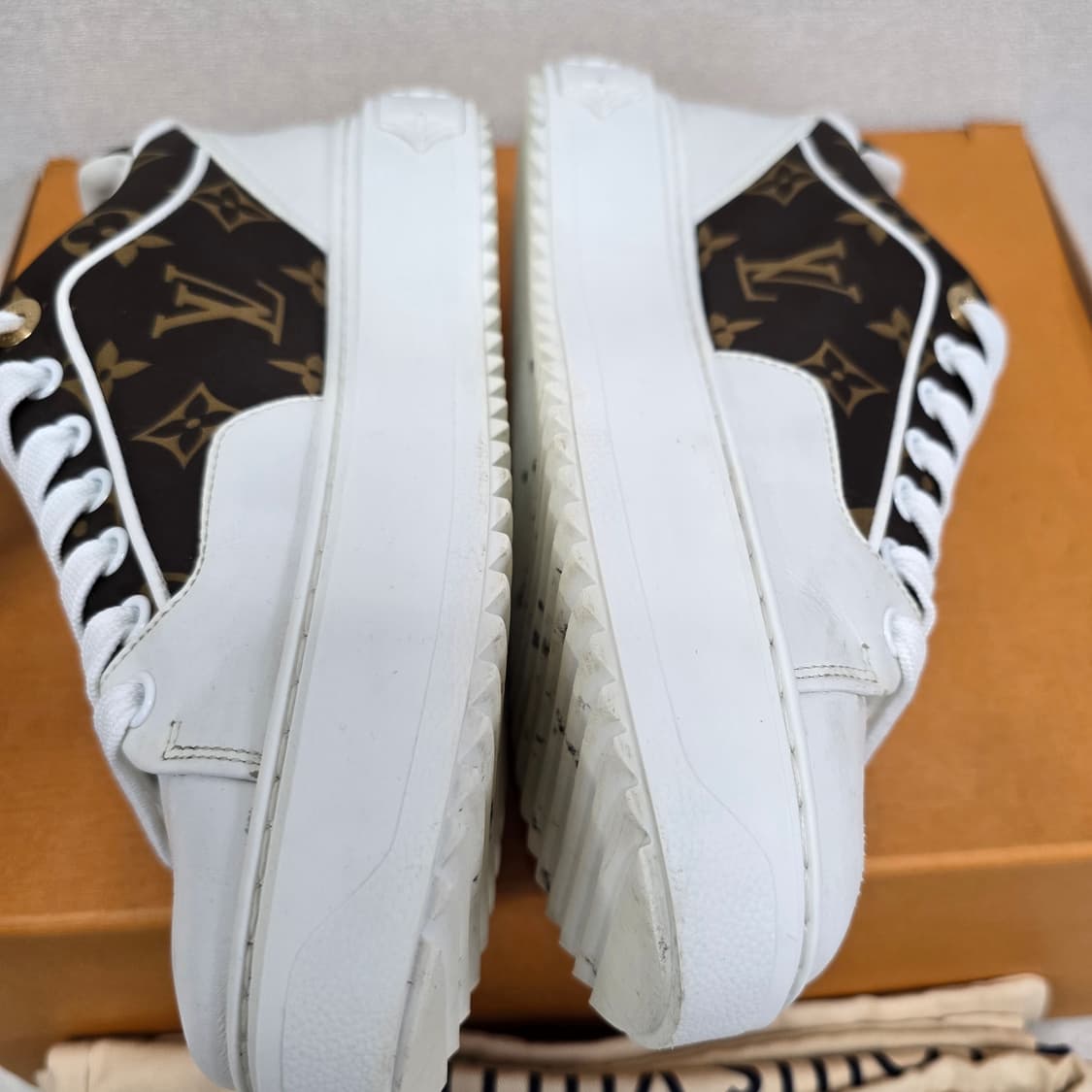 루이비통 타임 아웃 스니커즈 신발 39사이즈 250 255 판매 상품이미지4
