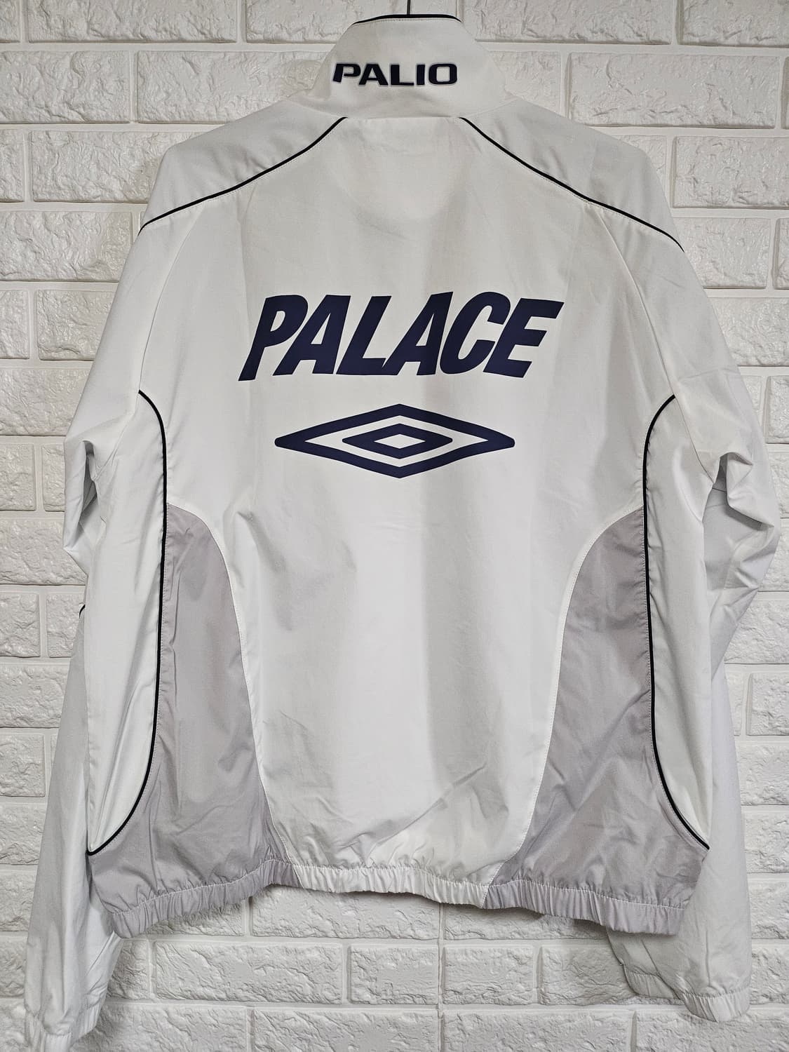 팔라스 x 엄브로 트랙 자켓 화이트 - 24SS 상품이미지2