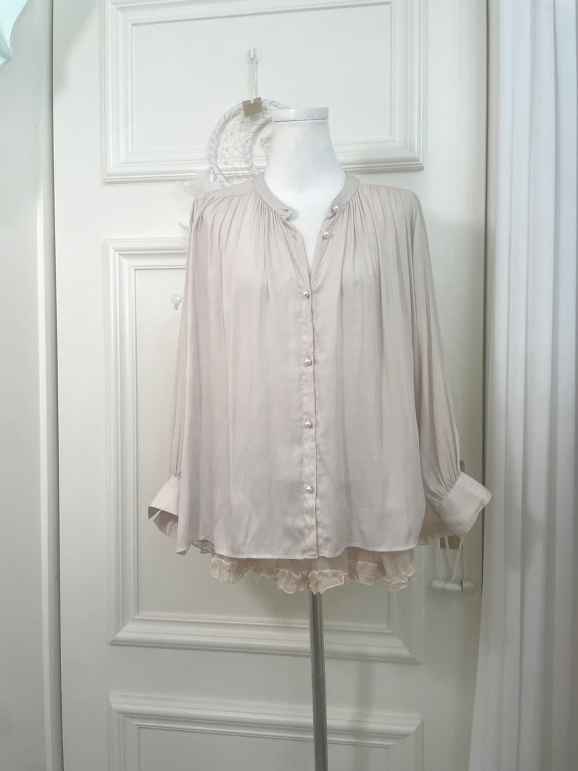 beigegray shirring pearl button feminine 상품이미지1
