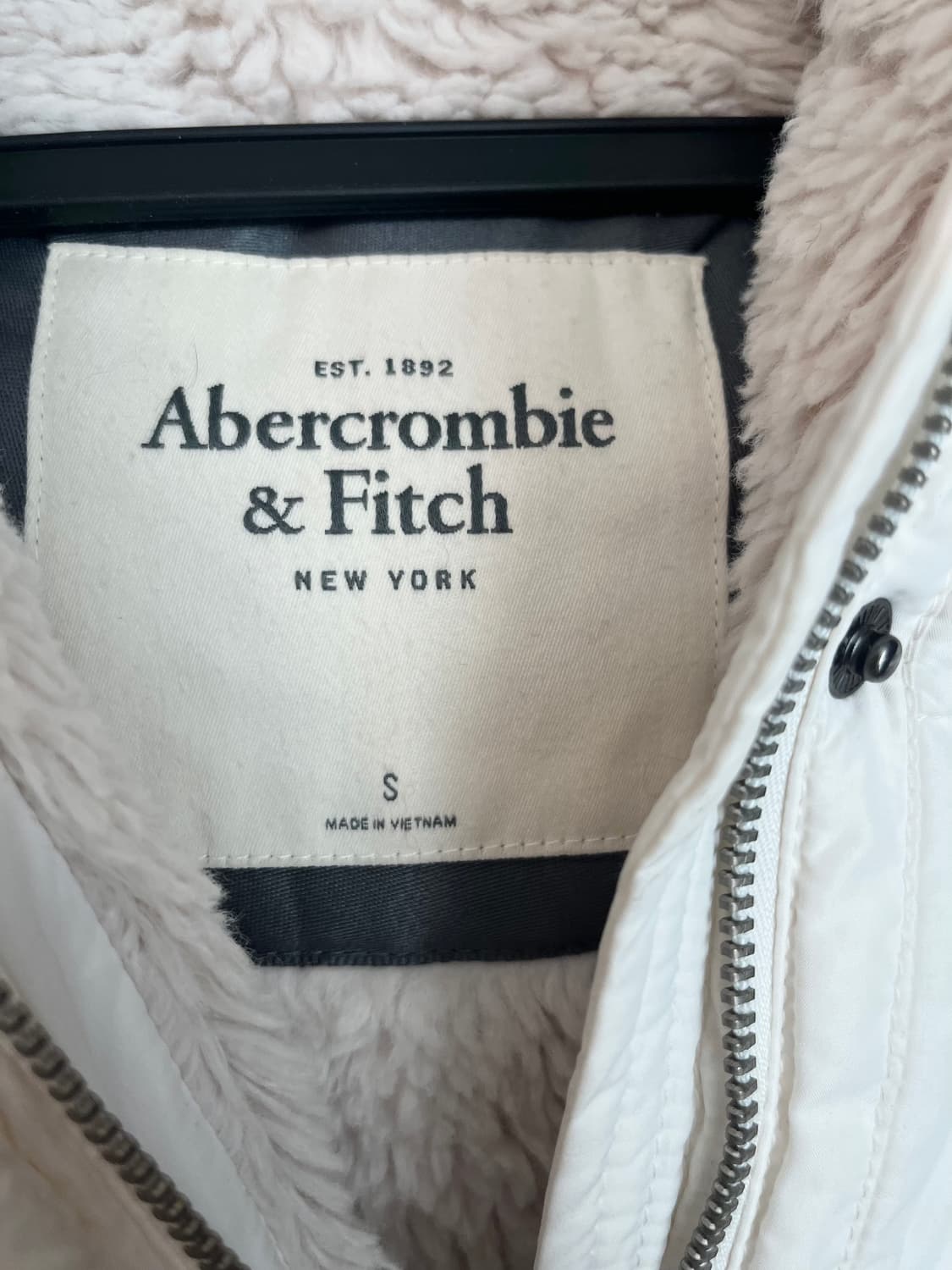 [유일매물] 아베크롬비 앤 피치 울프죠 화이트 패딩 조끼 [S] 상품이미지6
