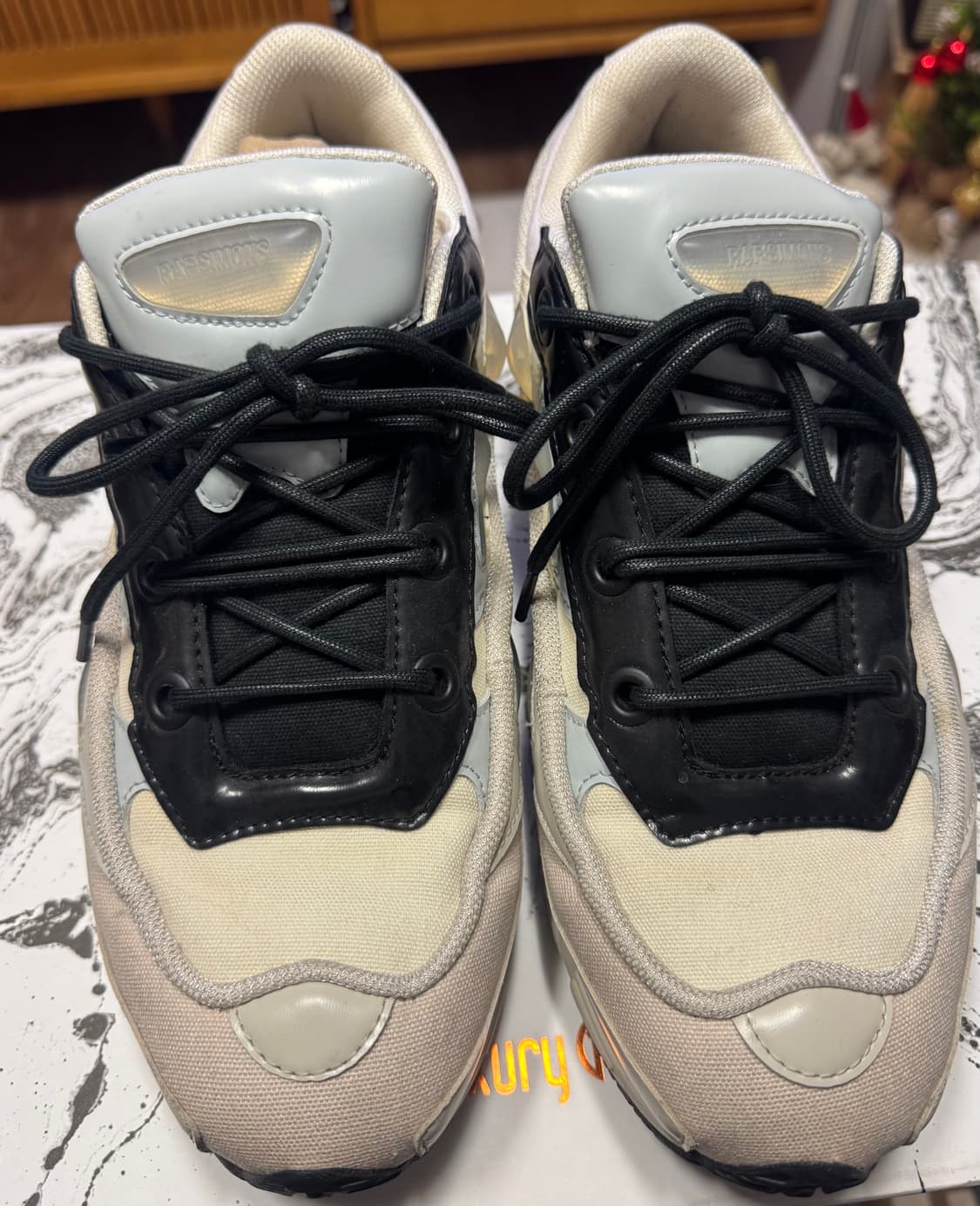 라프시몬스 오즈위고 크림 285 상품이미지2