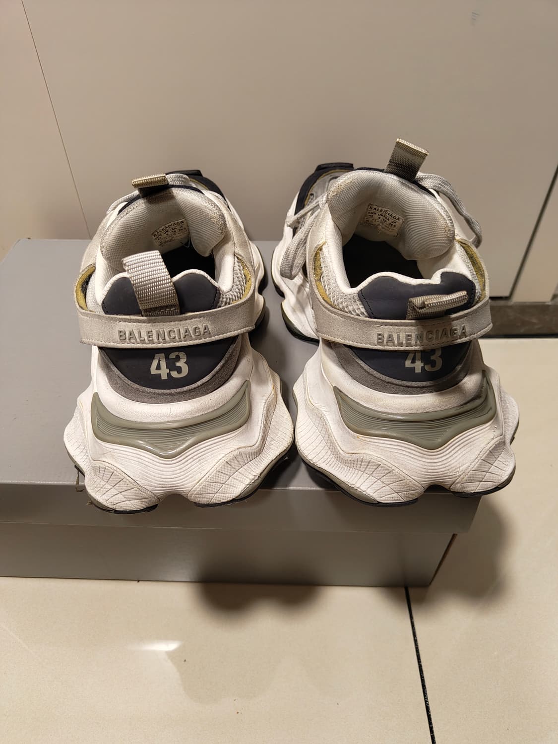 발렌시아가 카고 화이트 그레이 43 상품이미지5