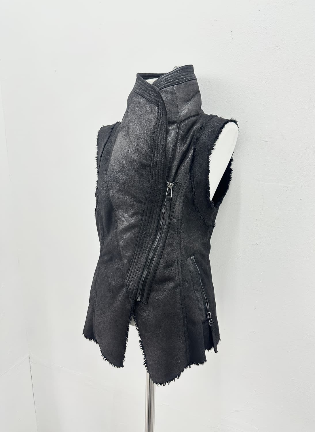 Asymmetric drape leather lamb fur vest 상품이미지1