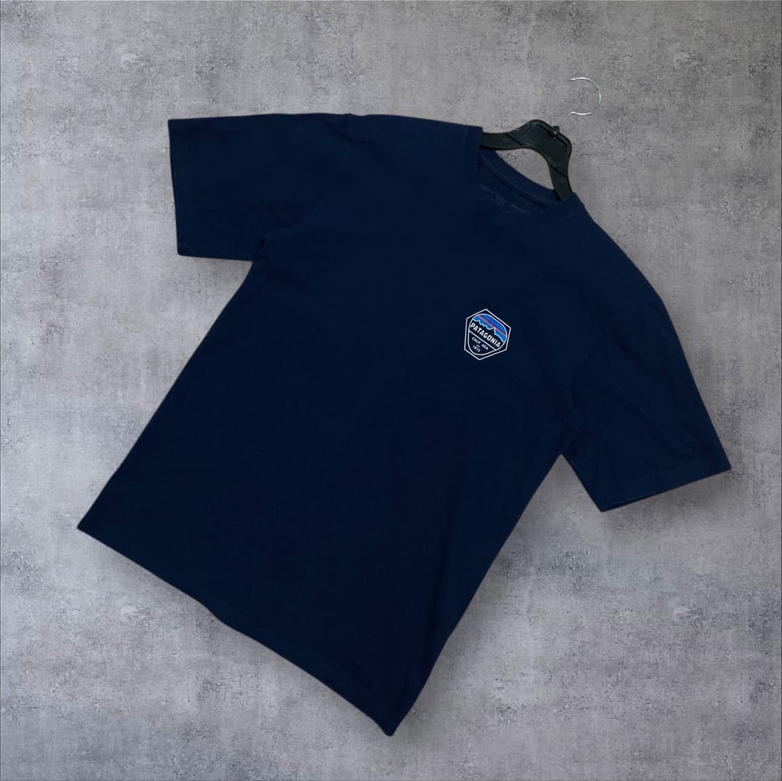 파타고니아 빅로고 네이비 반팔티 상품이미지2